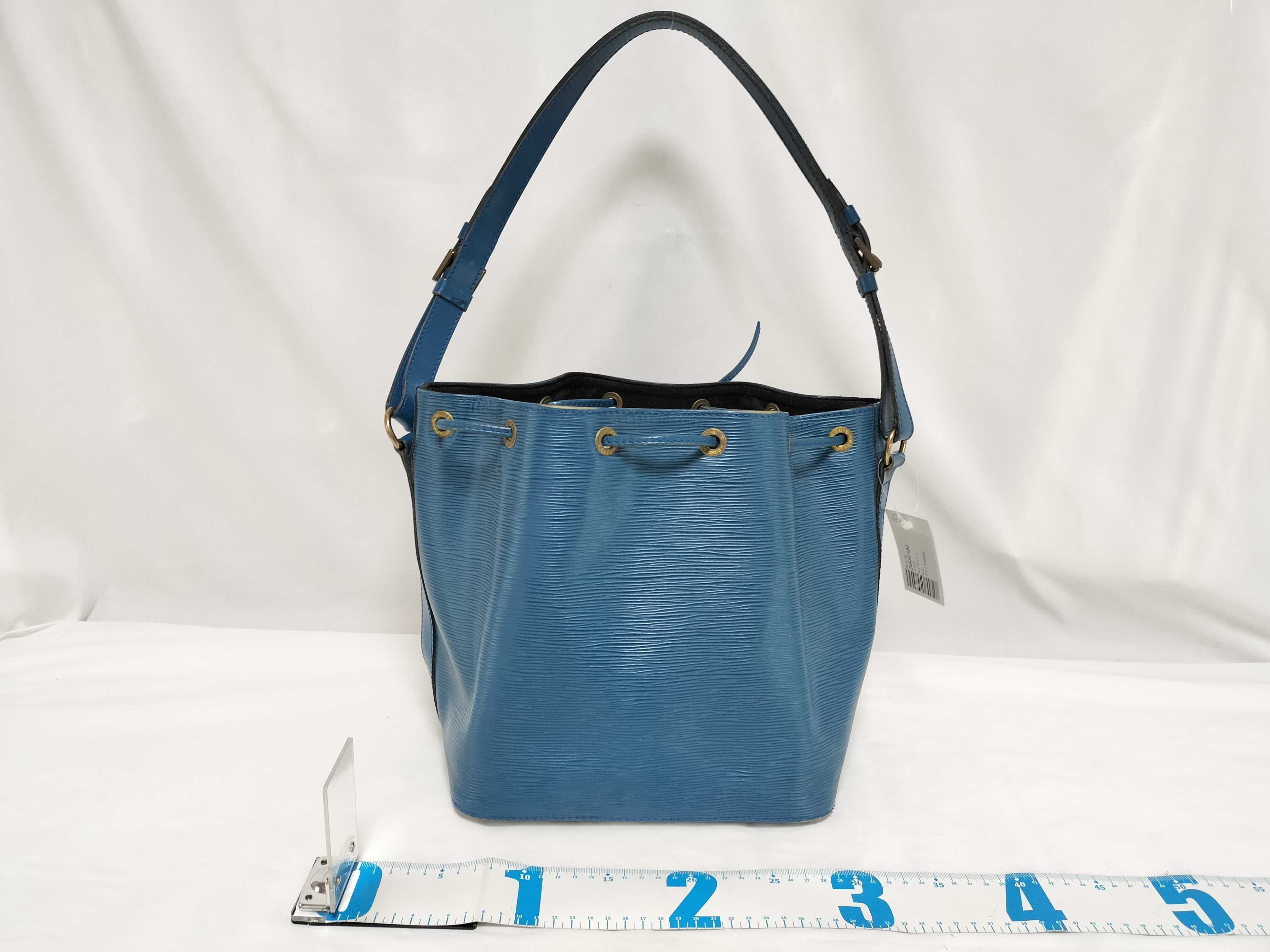 Epi Petit Noé Shoulder Bag — view 2