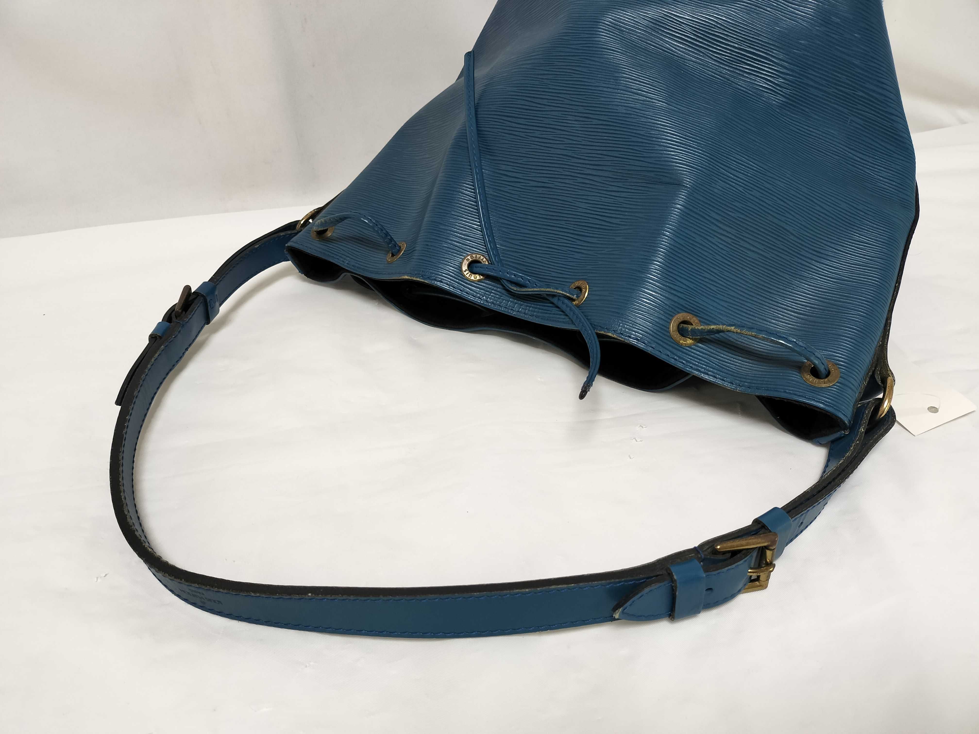 Epi Petit Noé Shoulder Bag — view 3