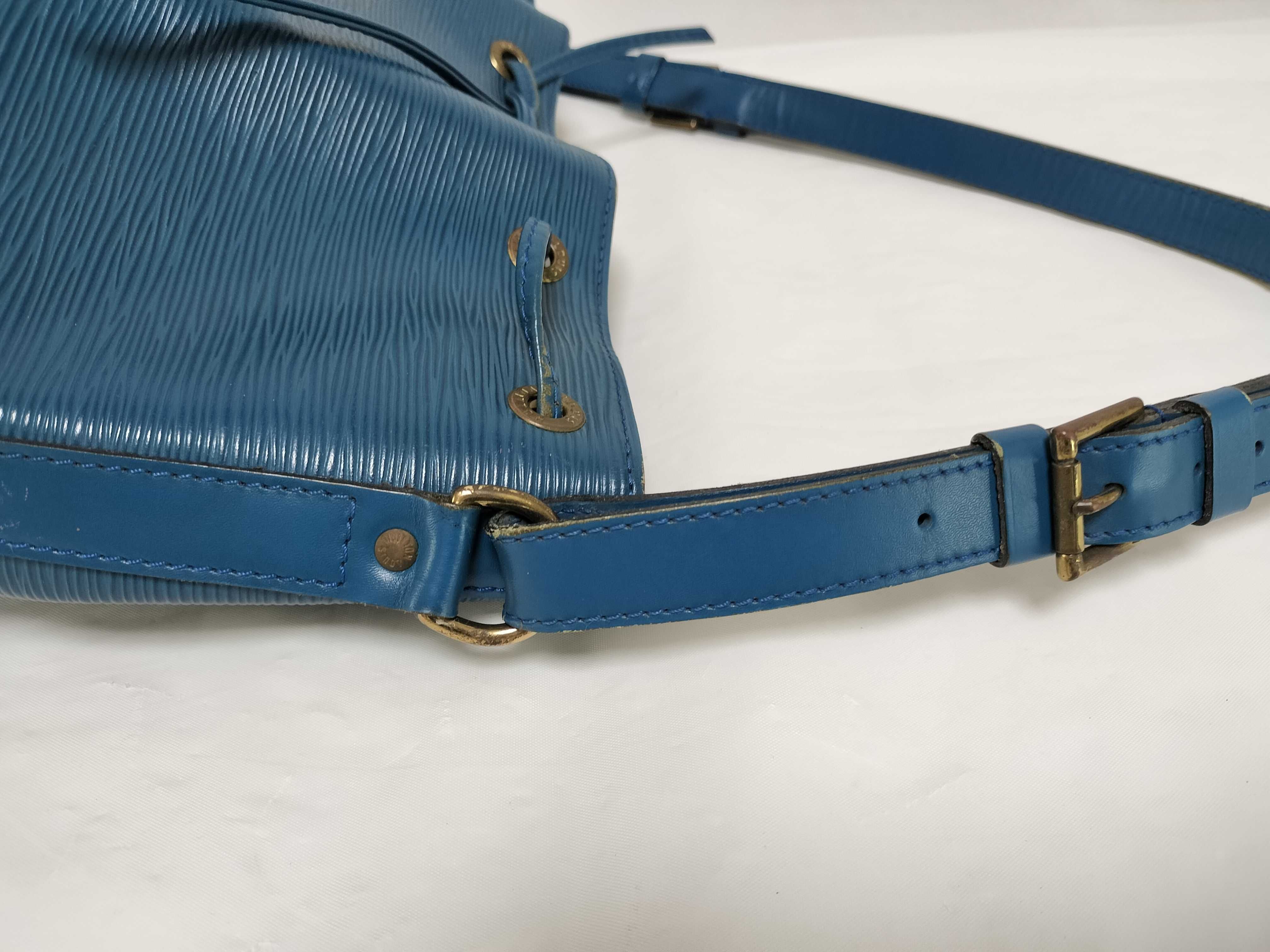 Epi Petit Noé Shoulder Bag — view 5