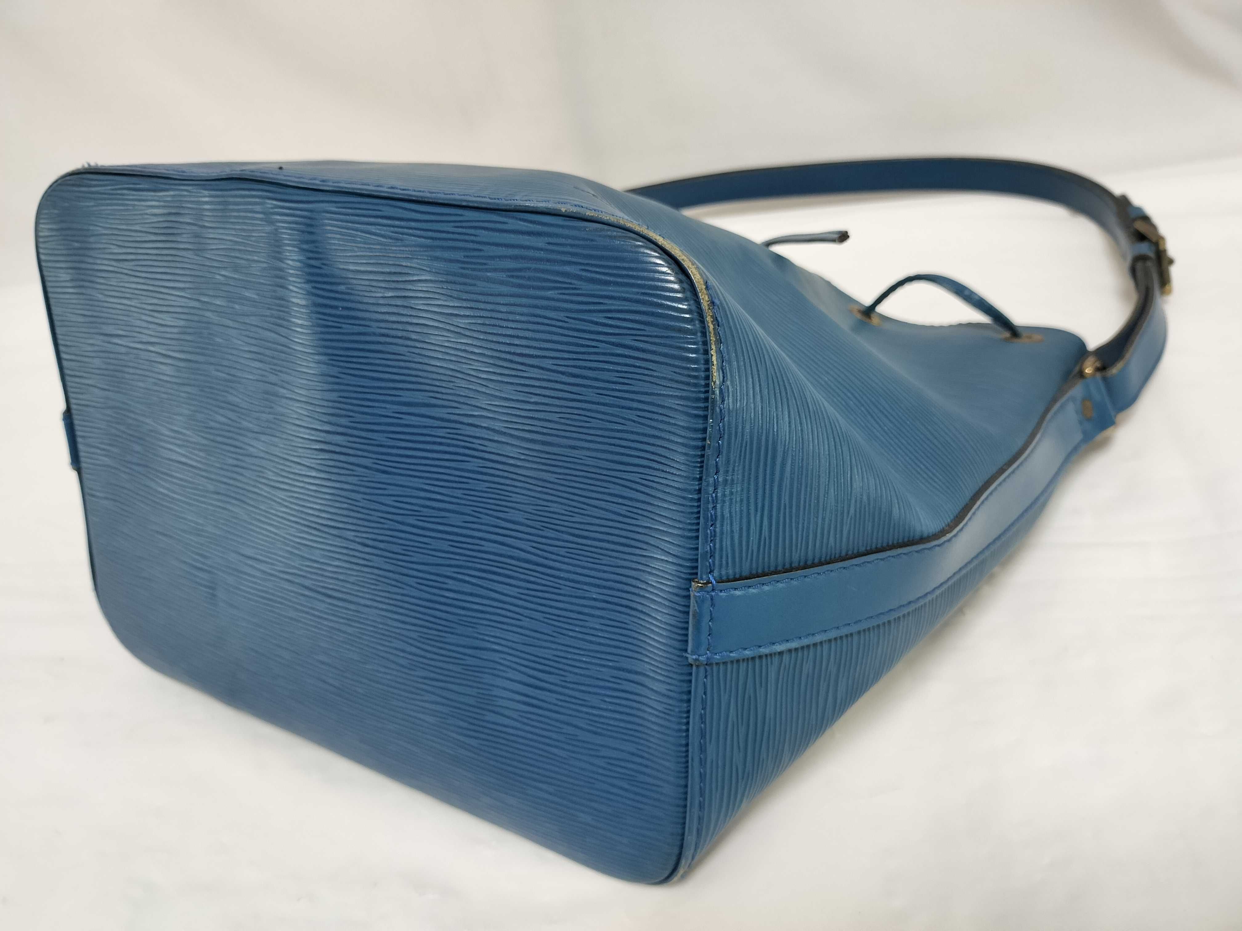 Epi Petit Noé Shoulder Bag — view 6
