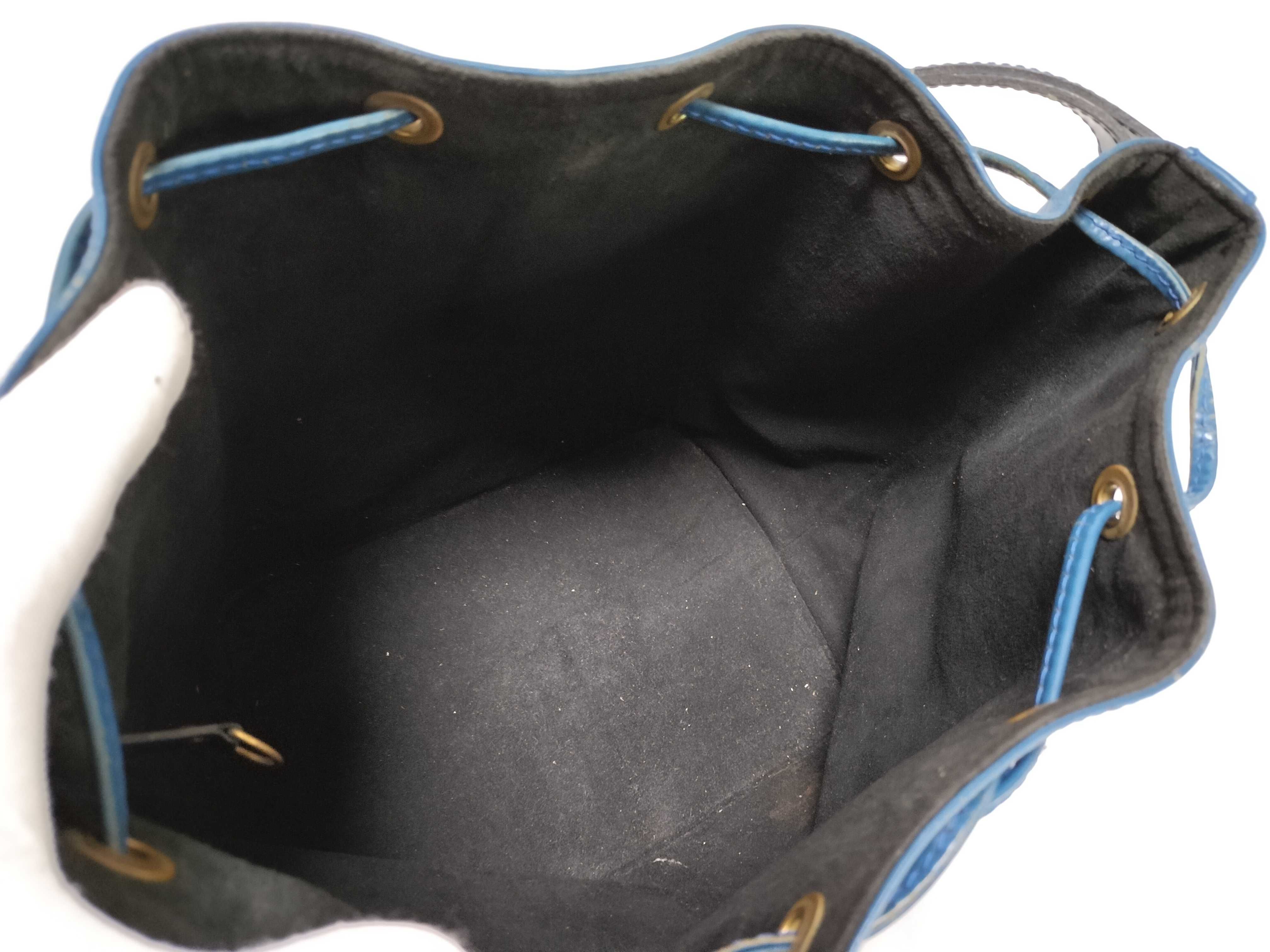 Epi Petit Noé Shoulder Bag — view 9
