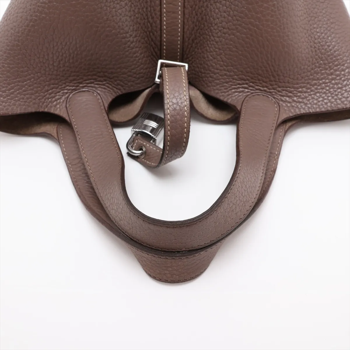 Picotin Lock 18 PM, Taurillon Clemence leather, Etoupe color, silver hardware. N: 2010. Key not included. — view 5