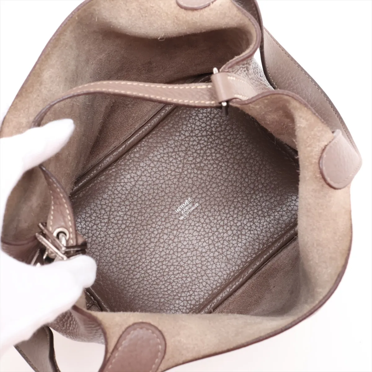 Picotin Lock 18 PM, Taurillon Clemence leather, Etoupe color, silver hardware. N: 2010. Key not included. — view 7