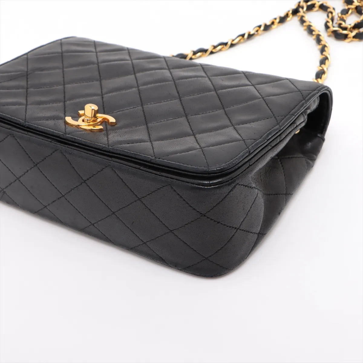 Matelasse Lambskin Single Flap Single Chain Bag Black Gold Hardware 0455215 Series 0 Guarantee Cracked — view 3