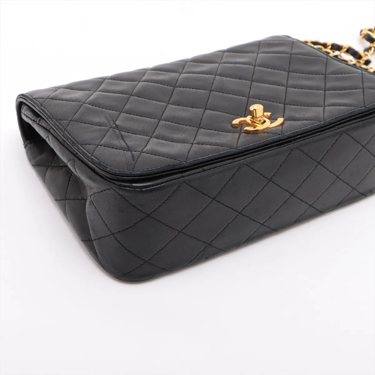 Matelasse Lambskin Single Flap Single Chain Bag Black Gold Hardware 0455215 Series 0 Guarantee Cracked — view 4