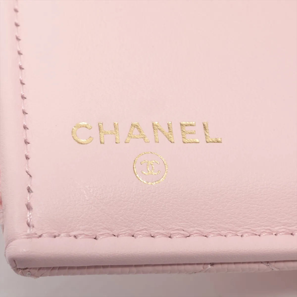 Matelasse caviar skin compact wallet pink gold hardware XLU275G5 — view 7