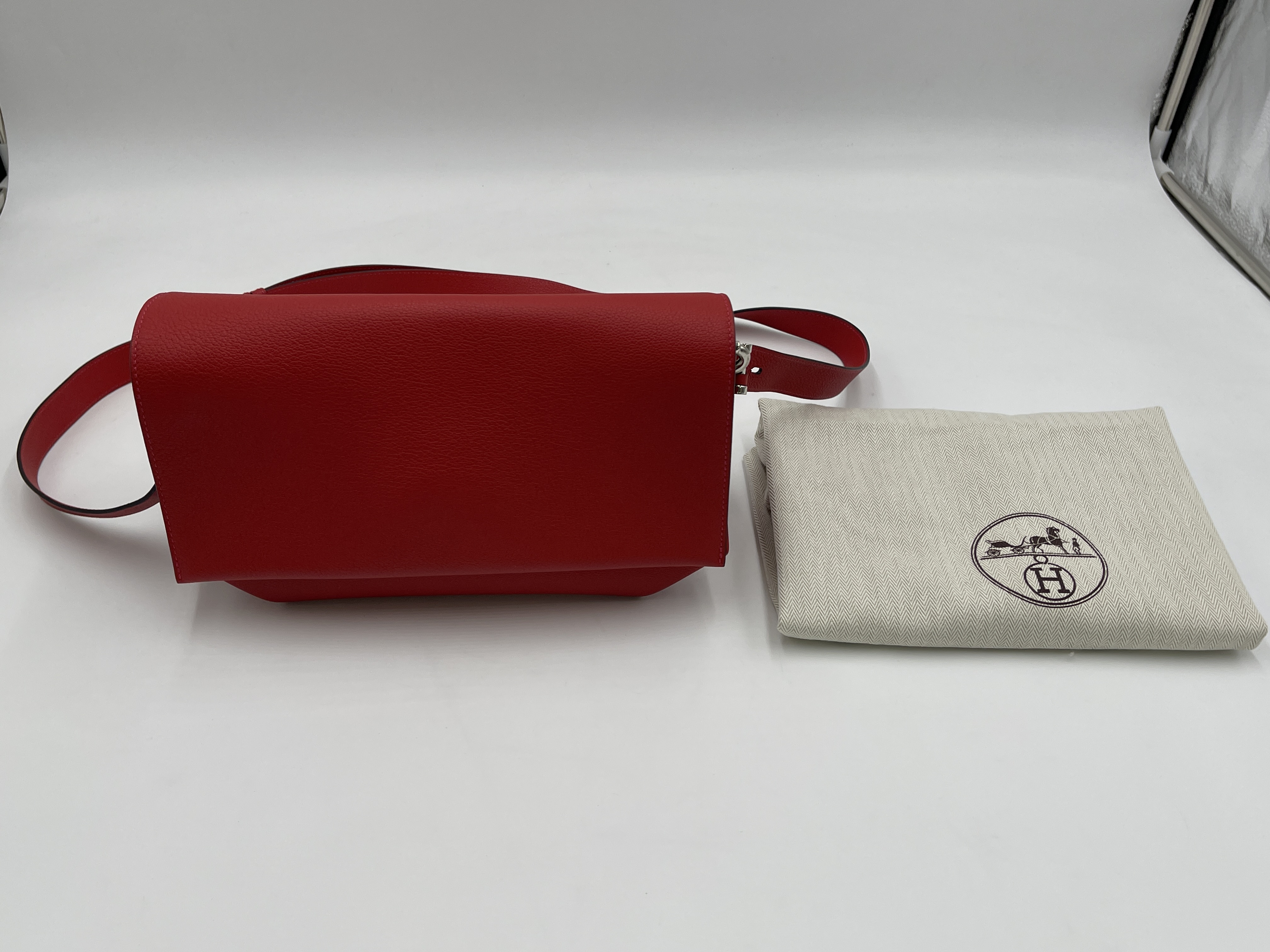 Opli 28 Taurillon Novillo Geranium x Rose Azalea Silver Hardware A: 2017 Shoulder Bag — view 13