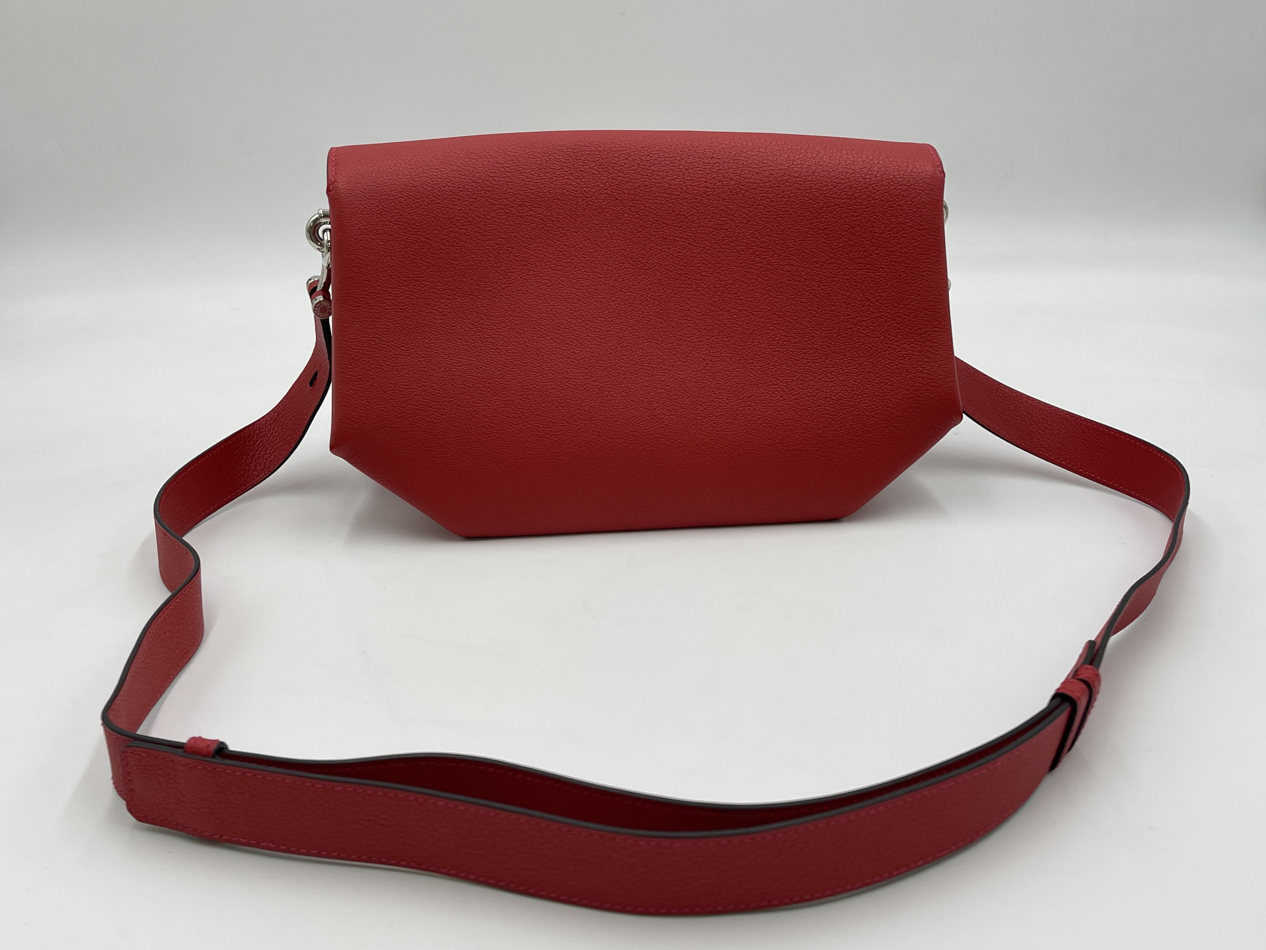 Opli 28 Taurillon Novillo Geranium x Rose Azalea Silver Hardware A: 2017 Shoulder Bag — view 3