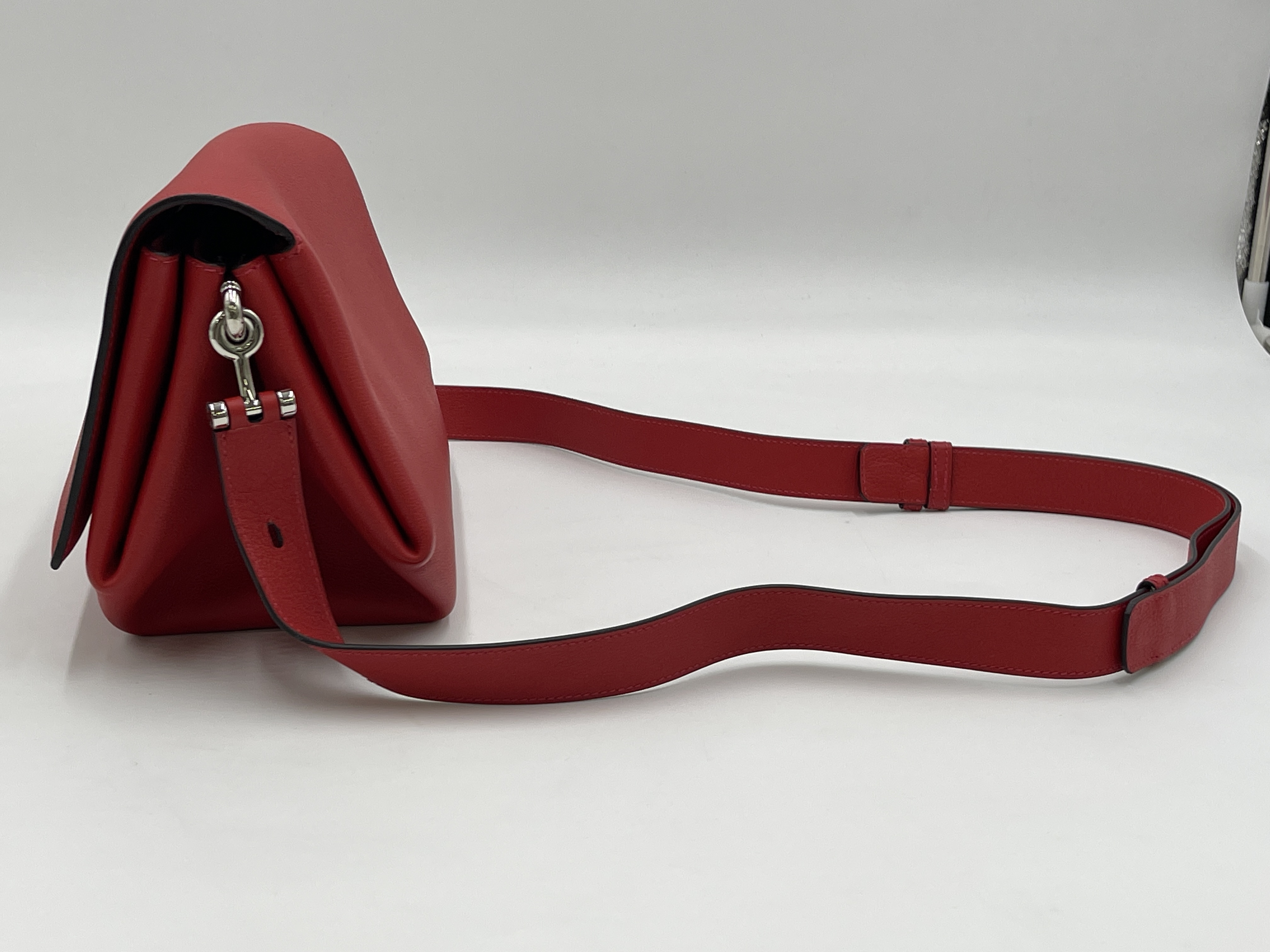 Opli 28 Taurillon Novillo Geranium x Rose Azalea Silver Hardware A: 2017 Shoulder Bag — view 4