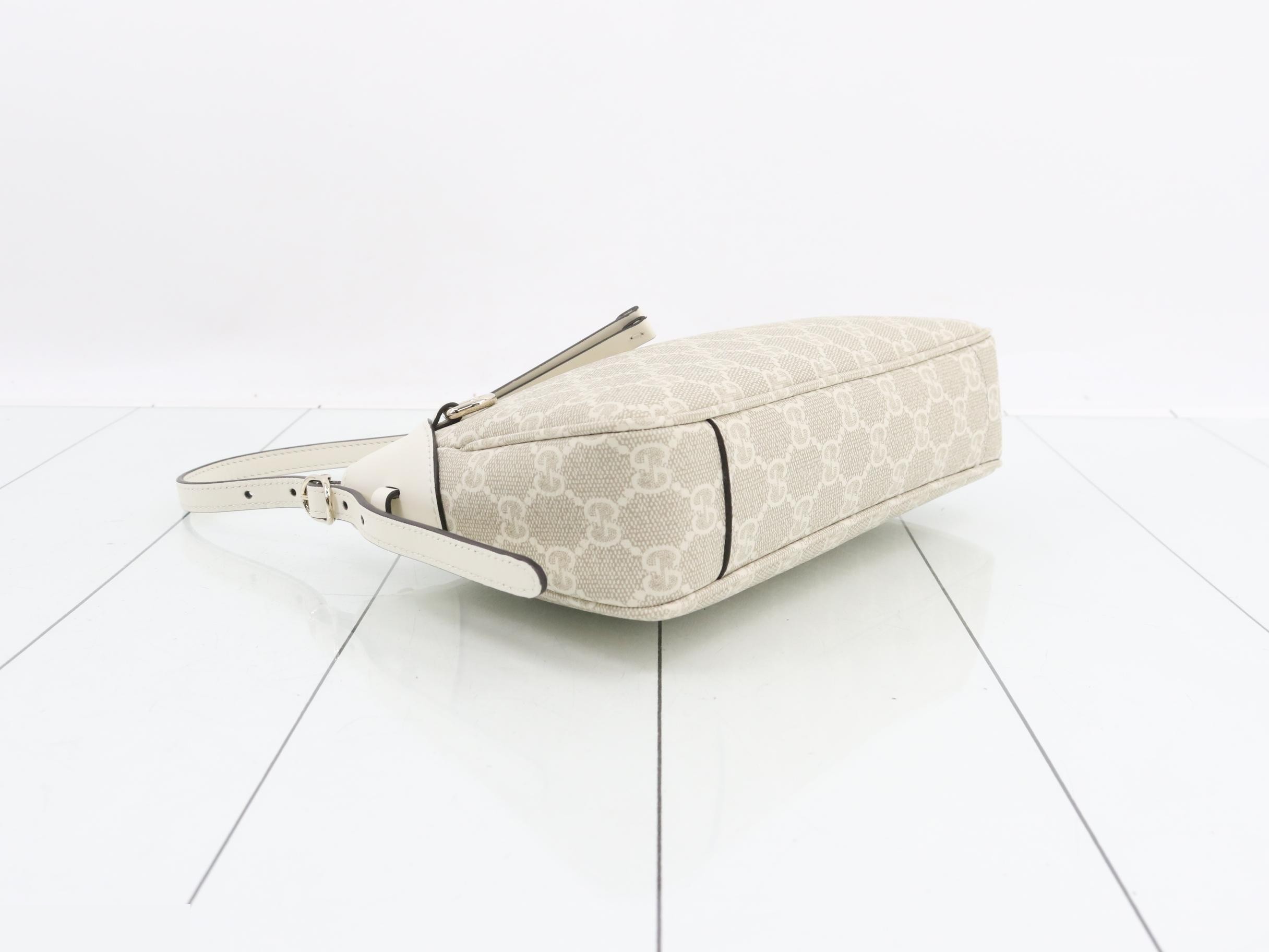 GG Emblem Shoulder Bag — view 5