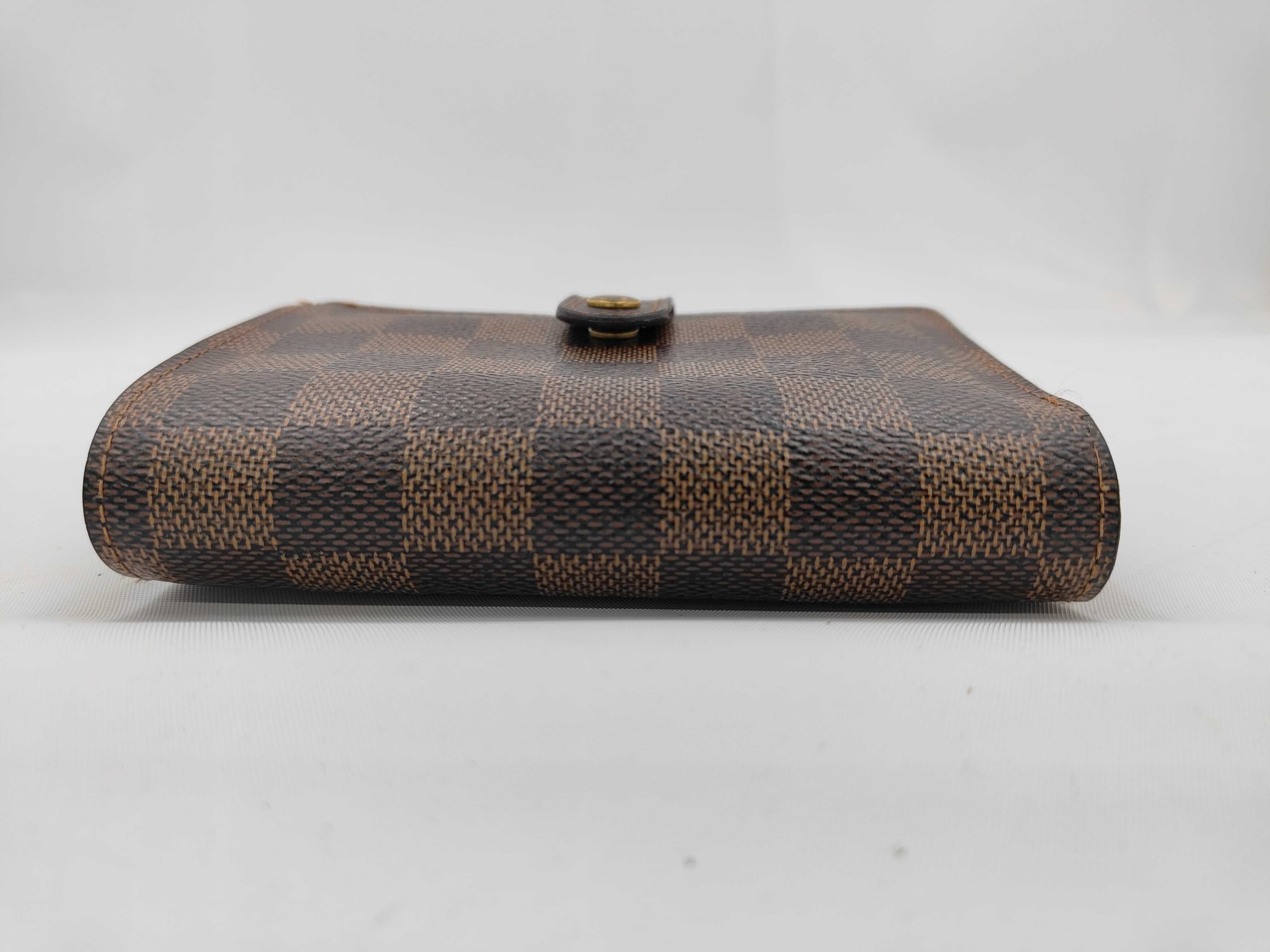 wallet — view 3
