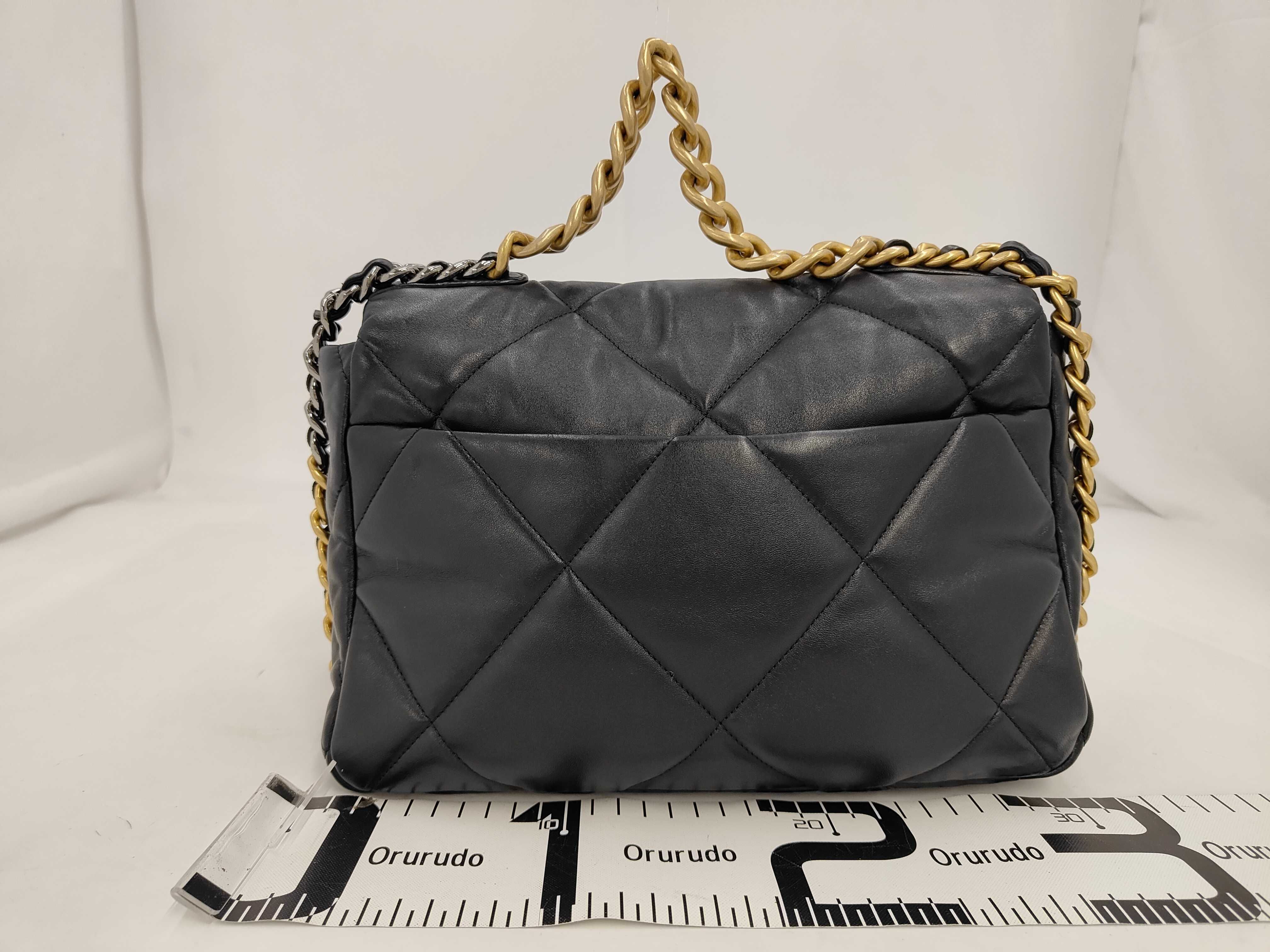 Matelassé 19 Bag Shoulder Bag — view 2