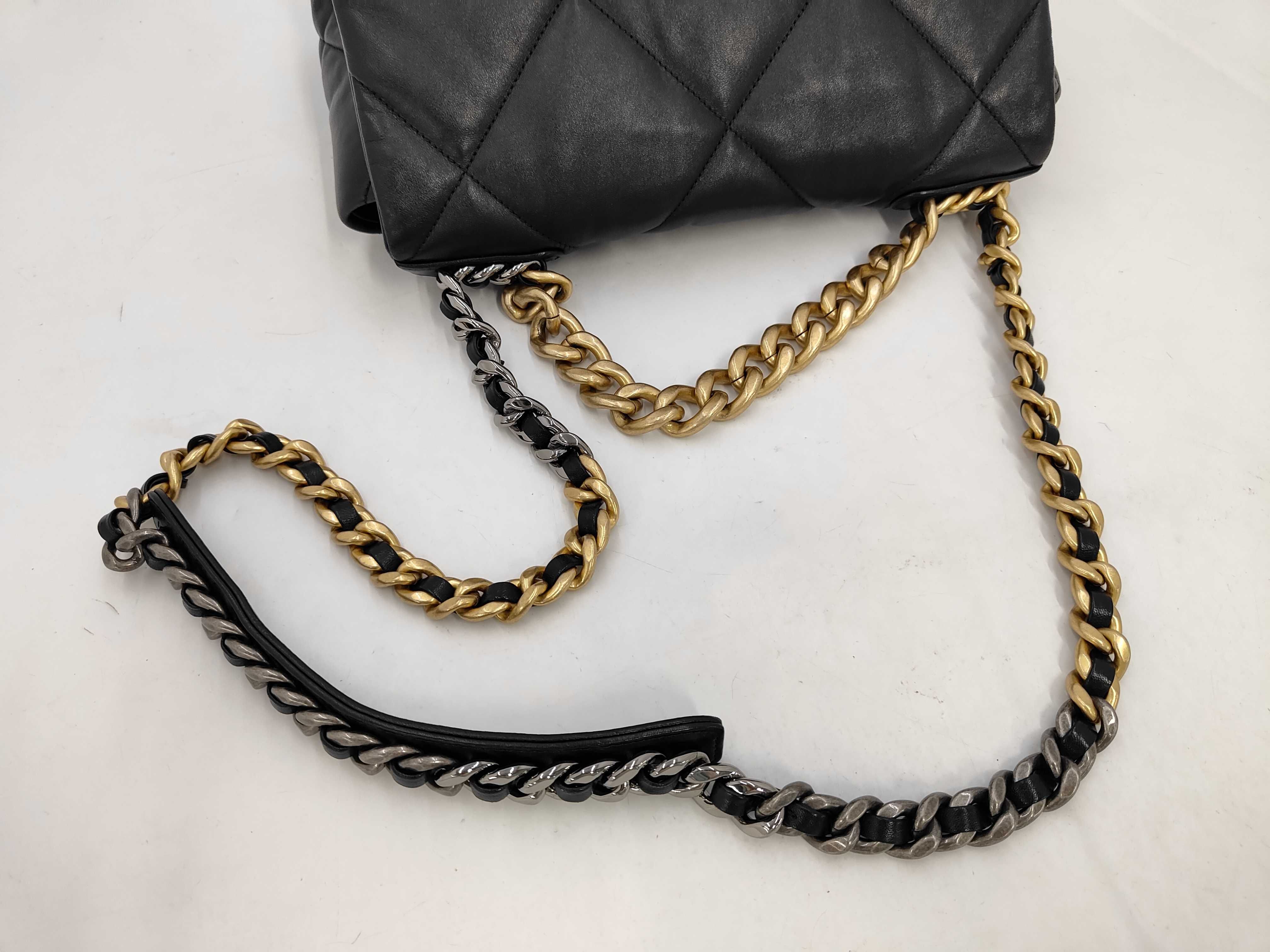 Matelassé 19 Bag Shoulder Bag — view 5