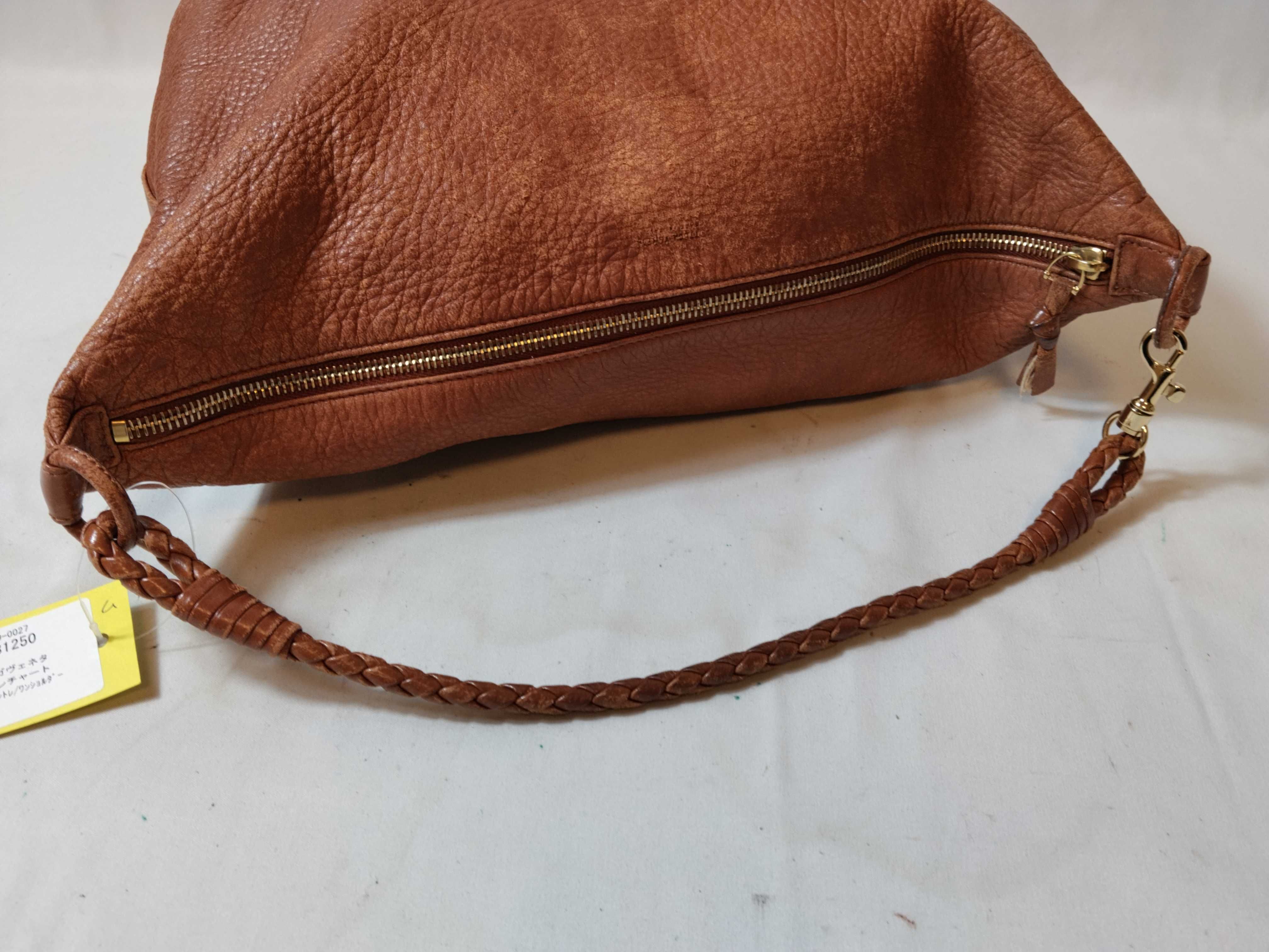 Intrecciato Handle Intrecciato/One-Shoulder Shoulder Bag — view 3