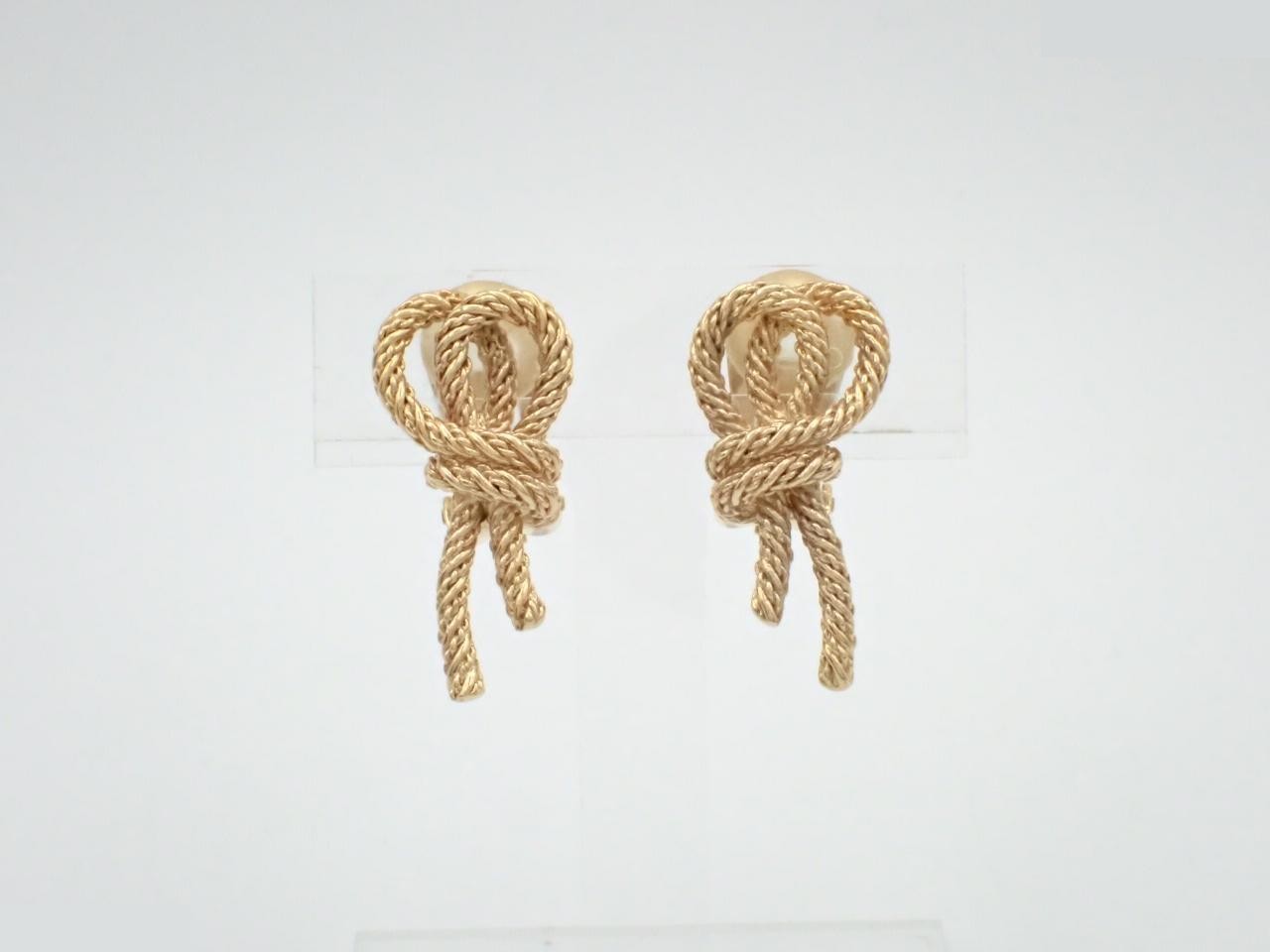 Other lines: Precious metals, earrings, rope, gold