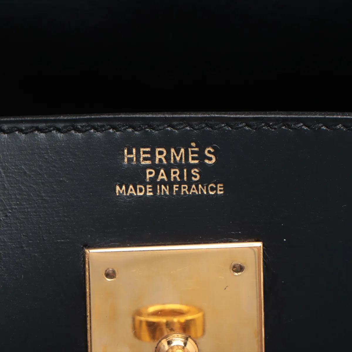 [Individually wrapped] Hermes Kelly 32 Serie Box Calf Black Gold Hardware Q:1987 Crochette string tear — view 9
