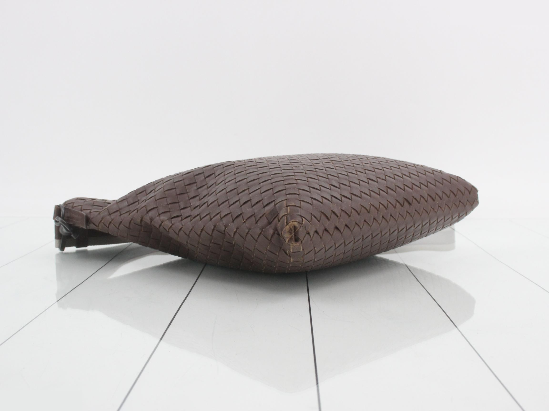 Intrecciato leather shoulder bag, dark brown. — view 5