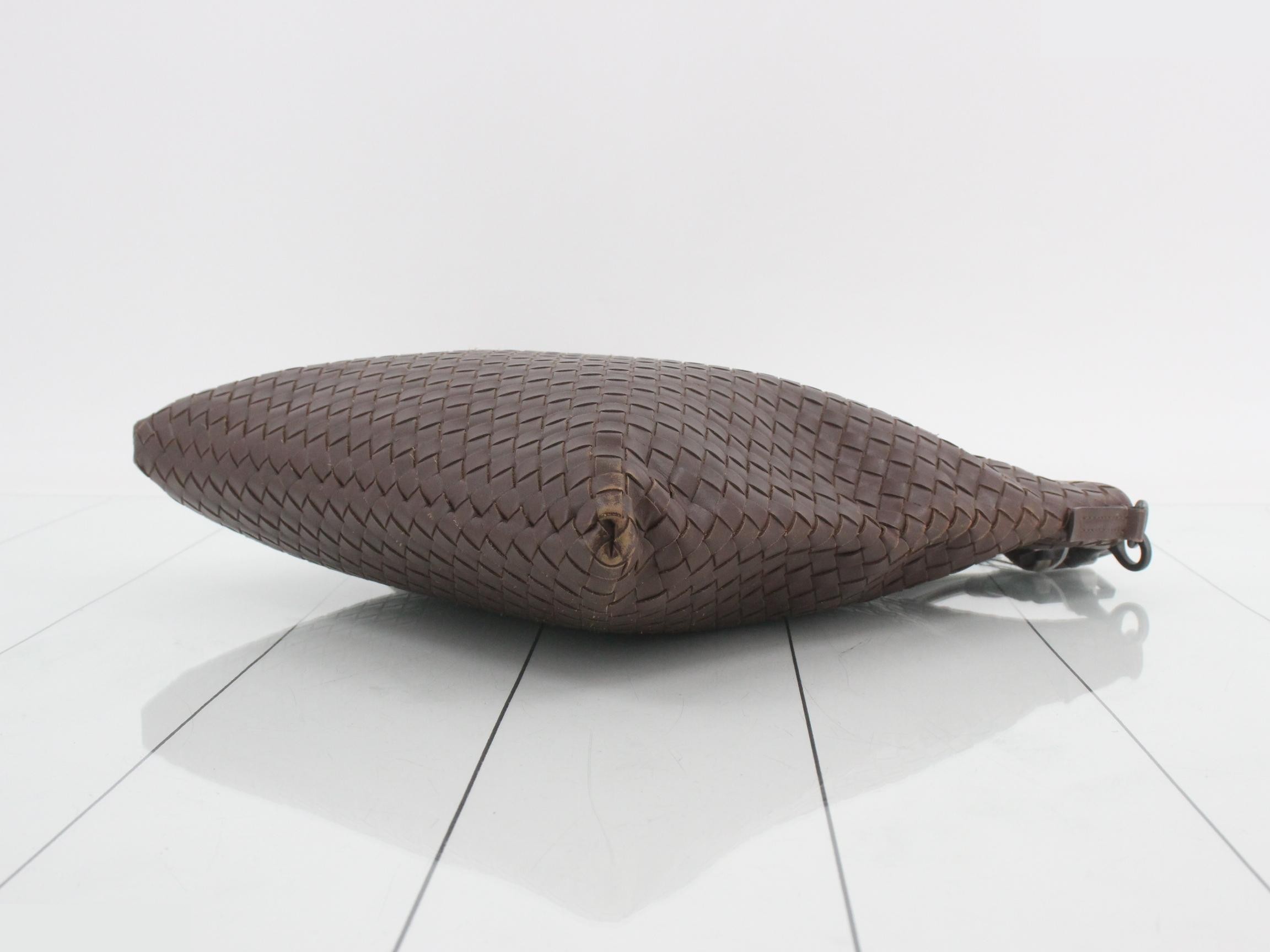 Intrecciato leather shoulder bag, dark brown. — view 6