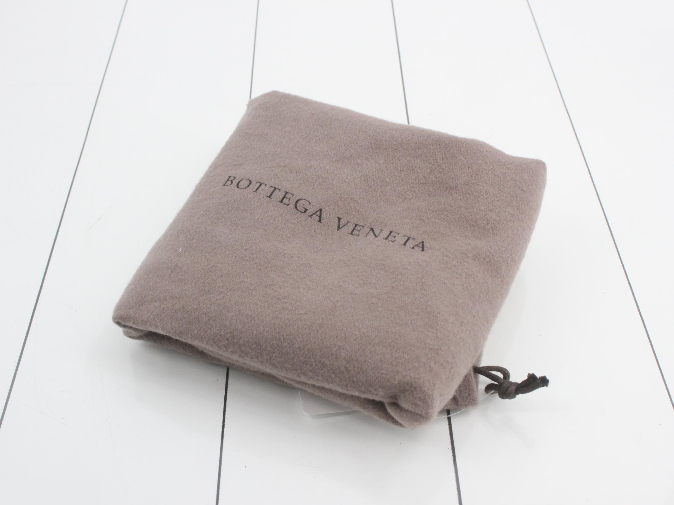 Intrecciato leather shoulder bag, dark brown. — view 7