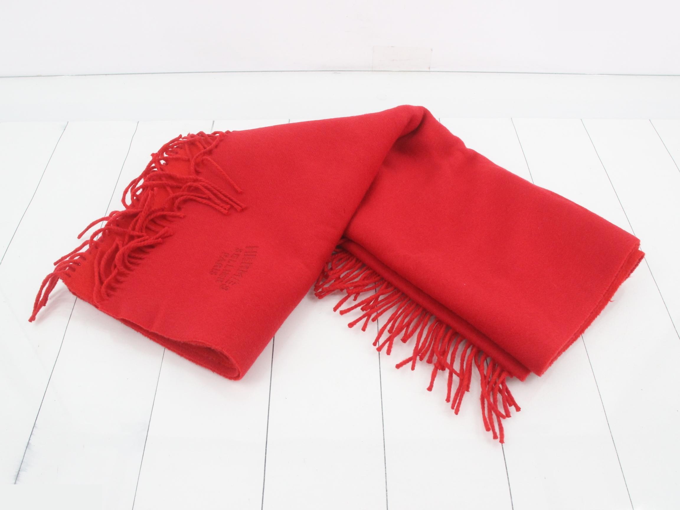 Cashmere stole, red, slight signs of wear, minor fabric chipping. — view 2