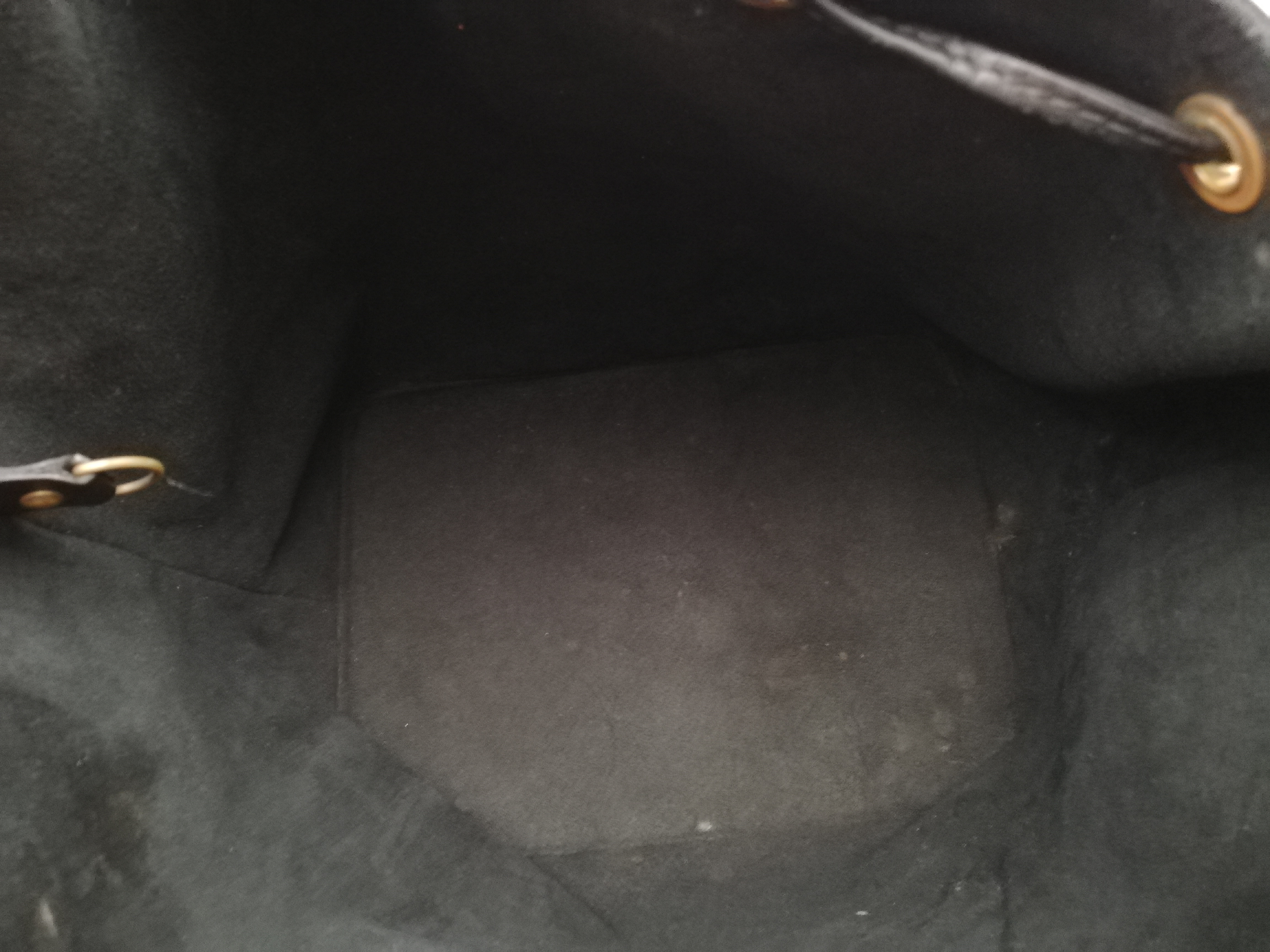 Epi Petit Noé Noir M44102 Shoulder Bag — view 14