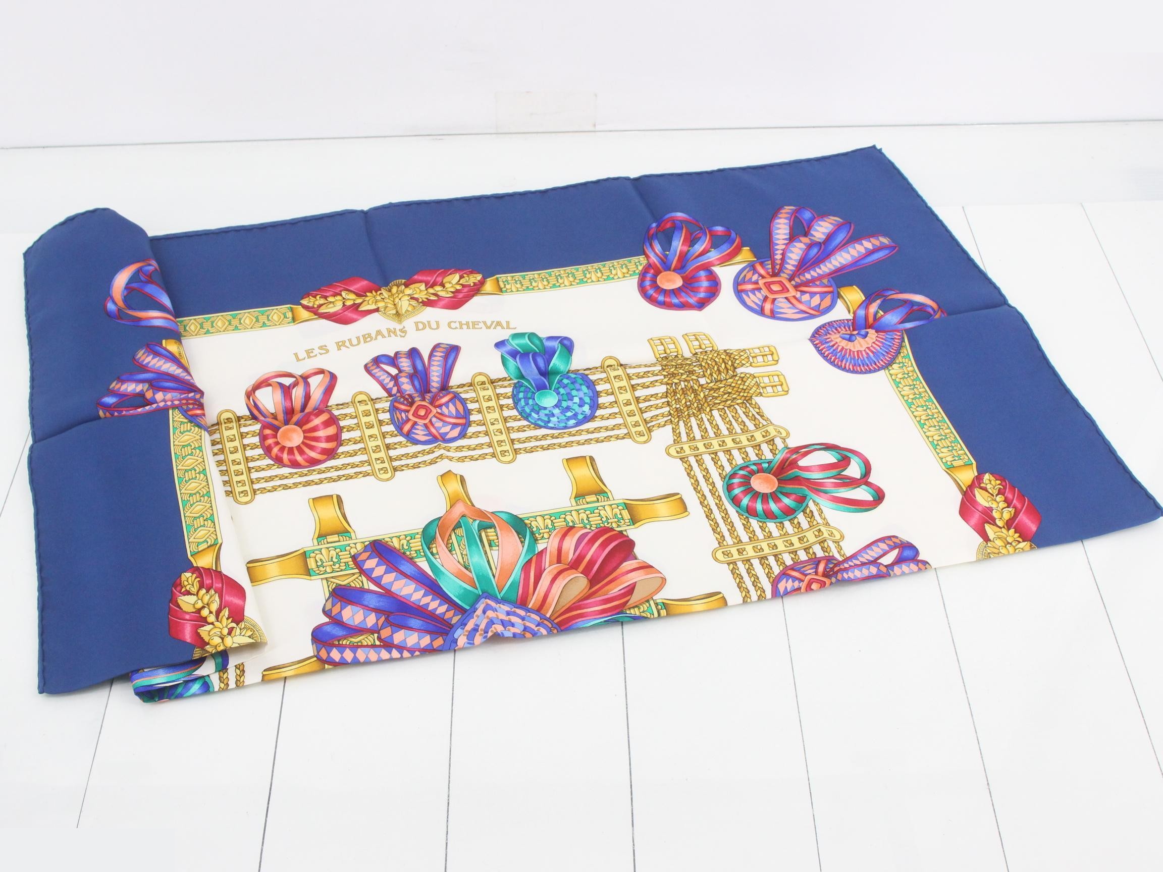Scarf with tag — view 3