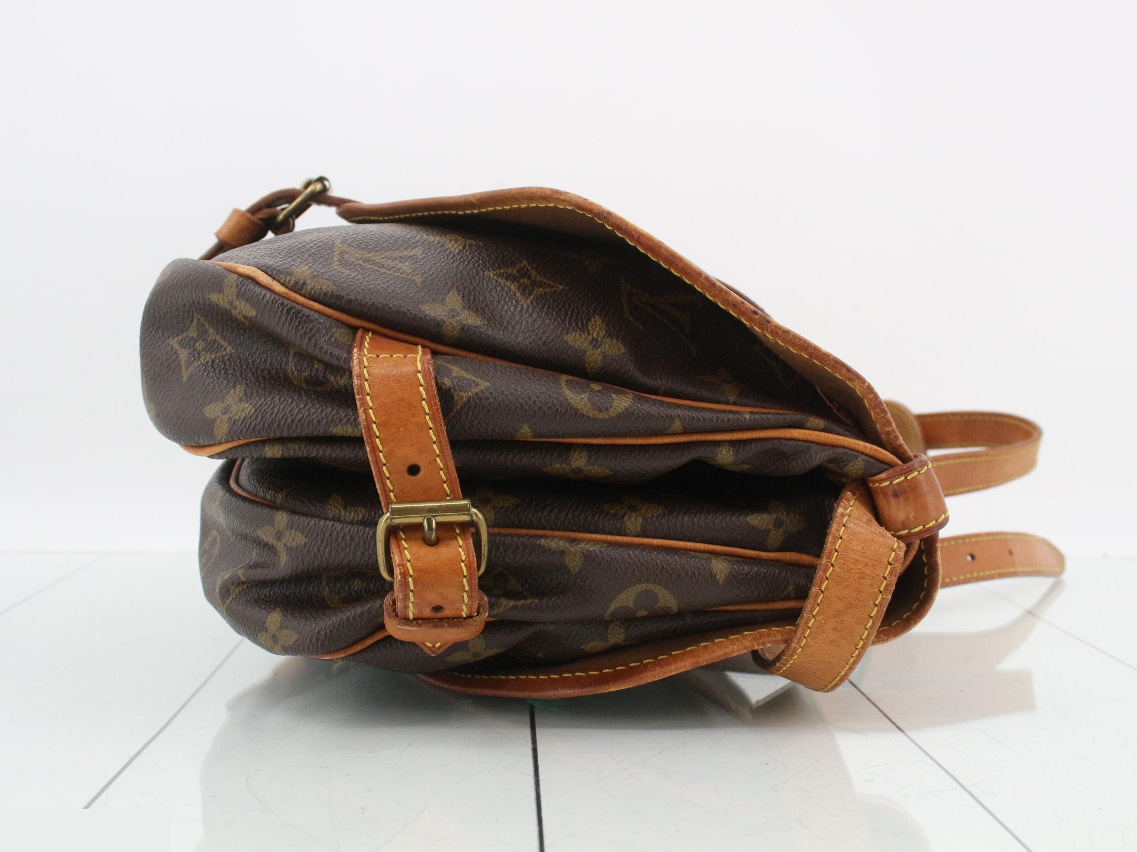 LV Monogram Saumur 30 M42256 AR0970 (Accessories not included) — view 3