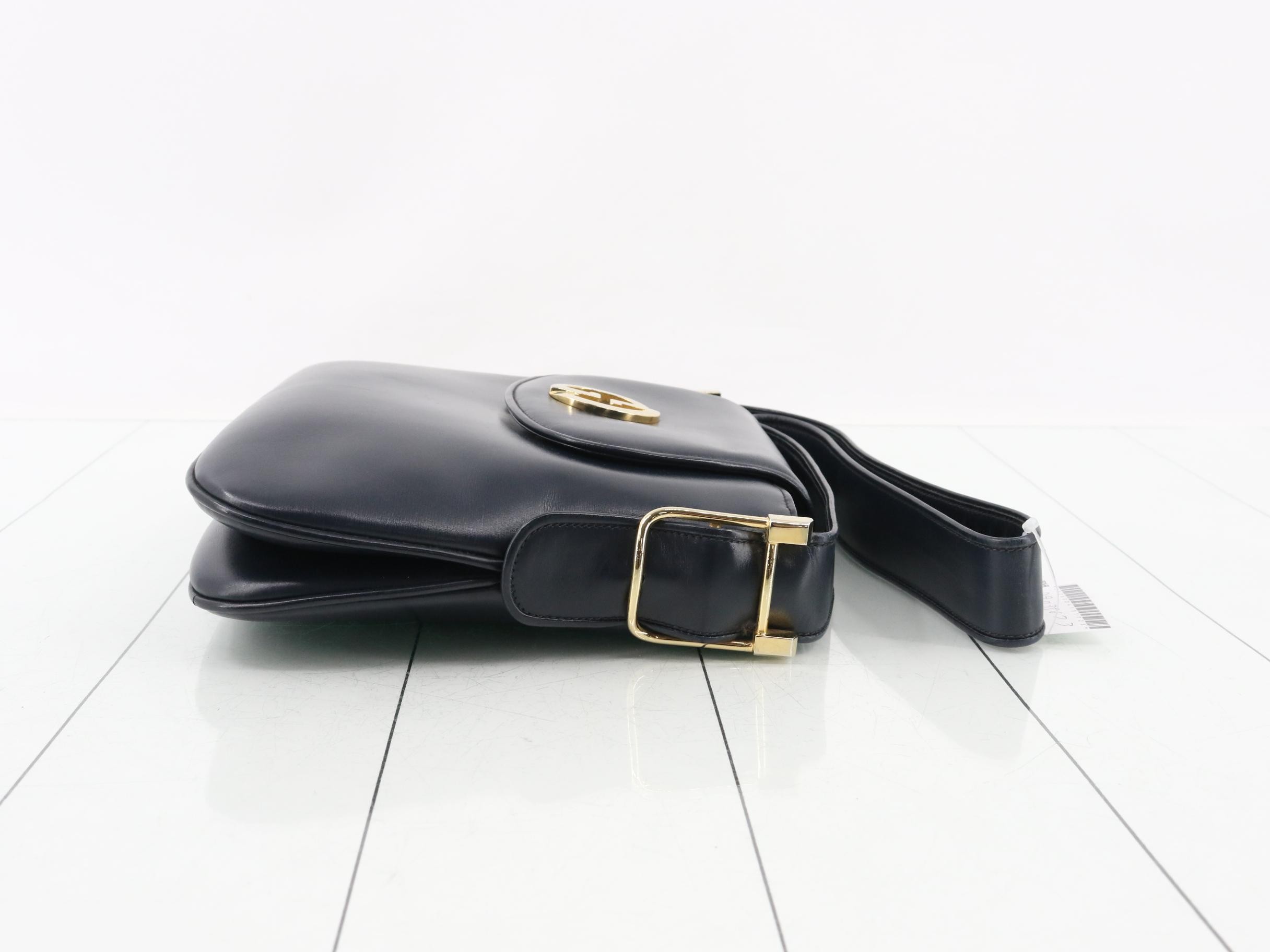 GG logo leather one-shoulder bag — view 3