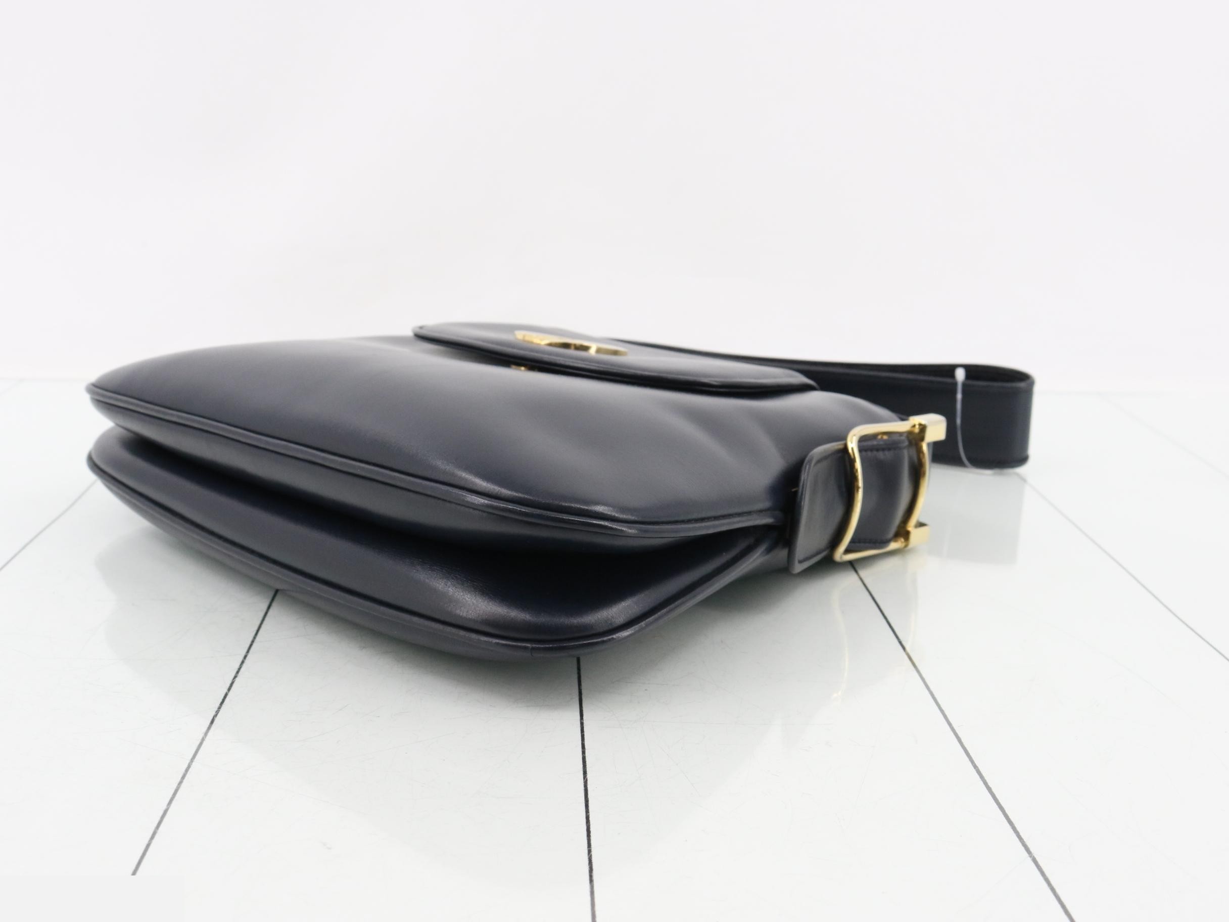 GG logo leather one-shoulder bag — view 6