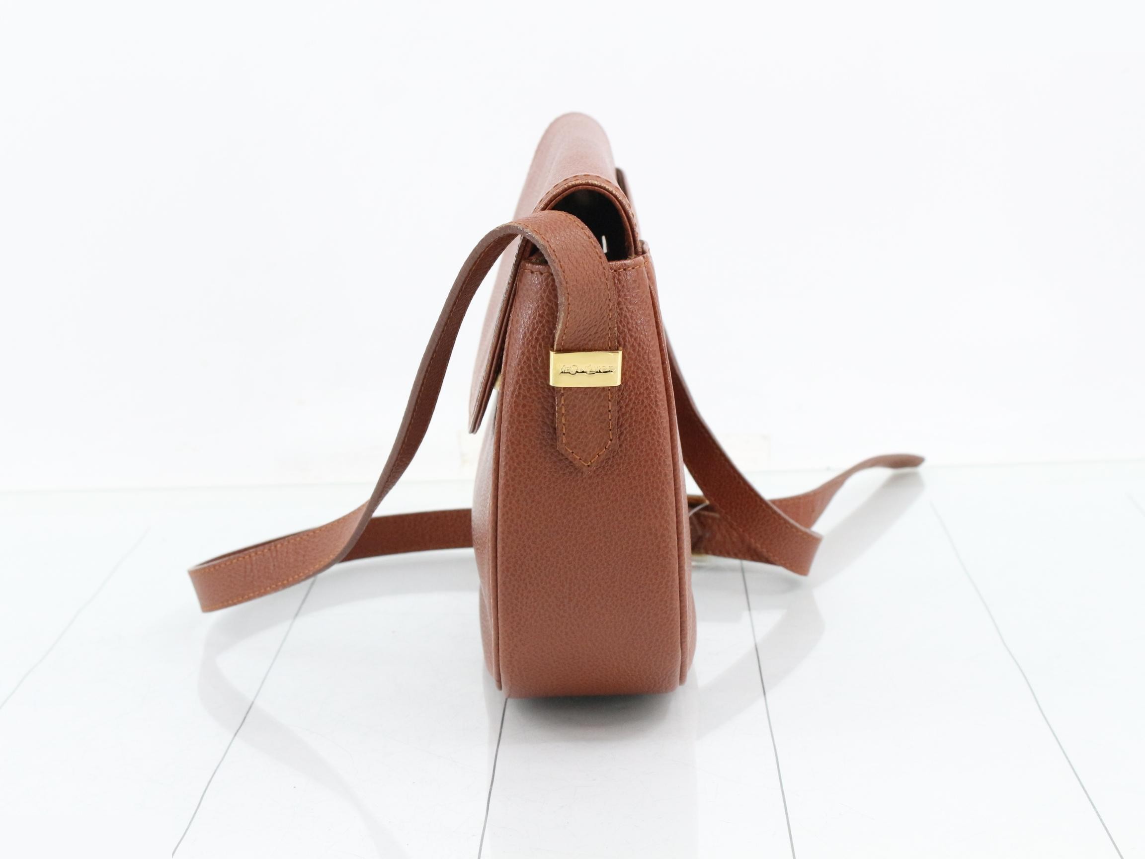 Logo Leather Camel W25 H21 D7 — view 3