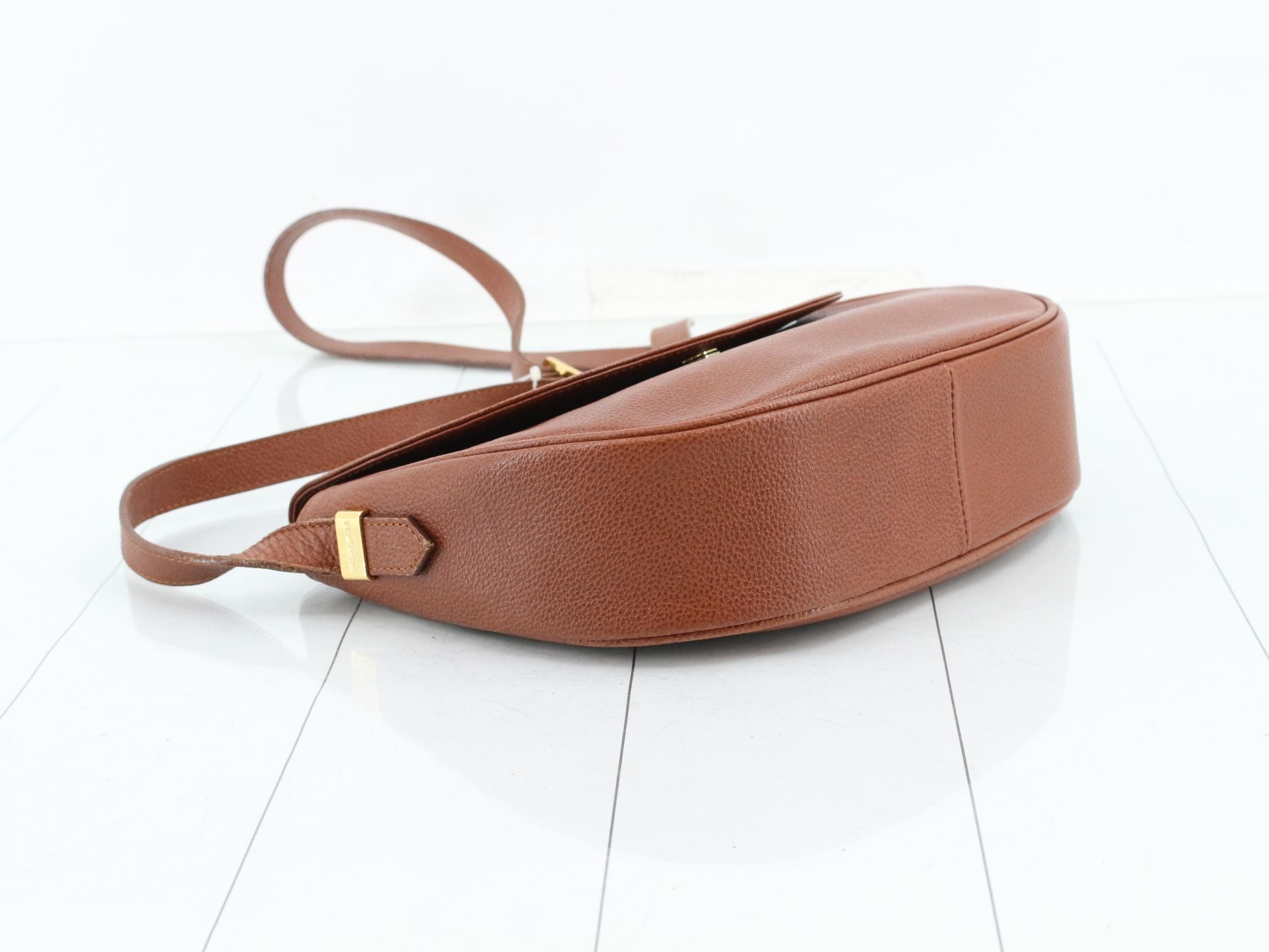Logo Leather Camel W25 H21 D7 — view 5