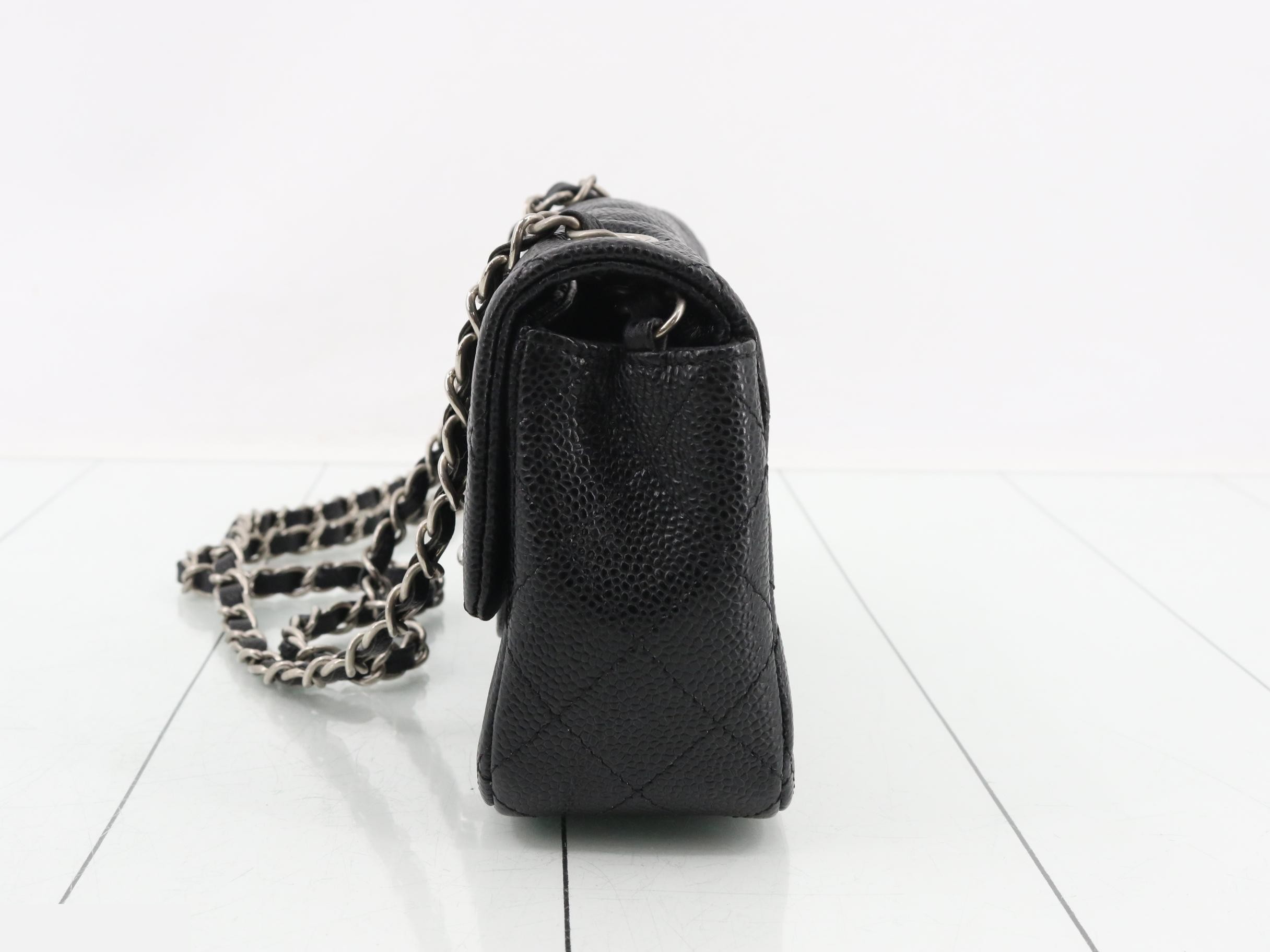 Matelassé Caviar Skin Chain Shoulder Bag — view 3