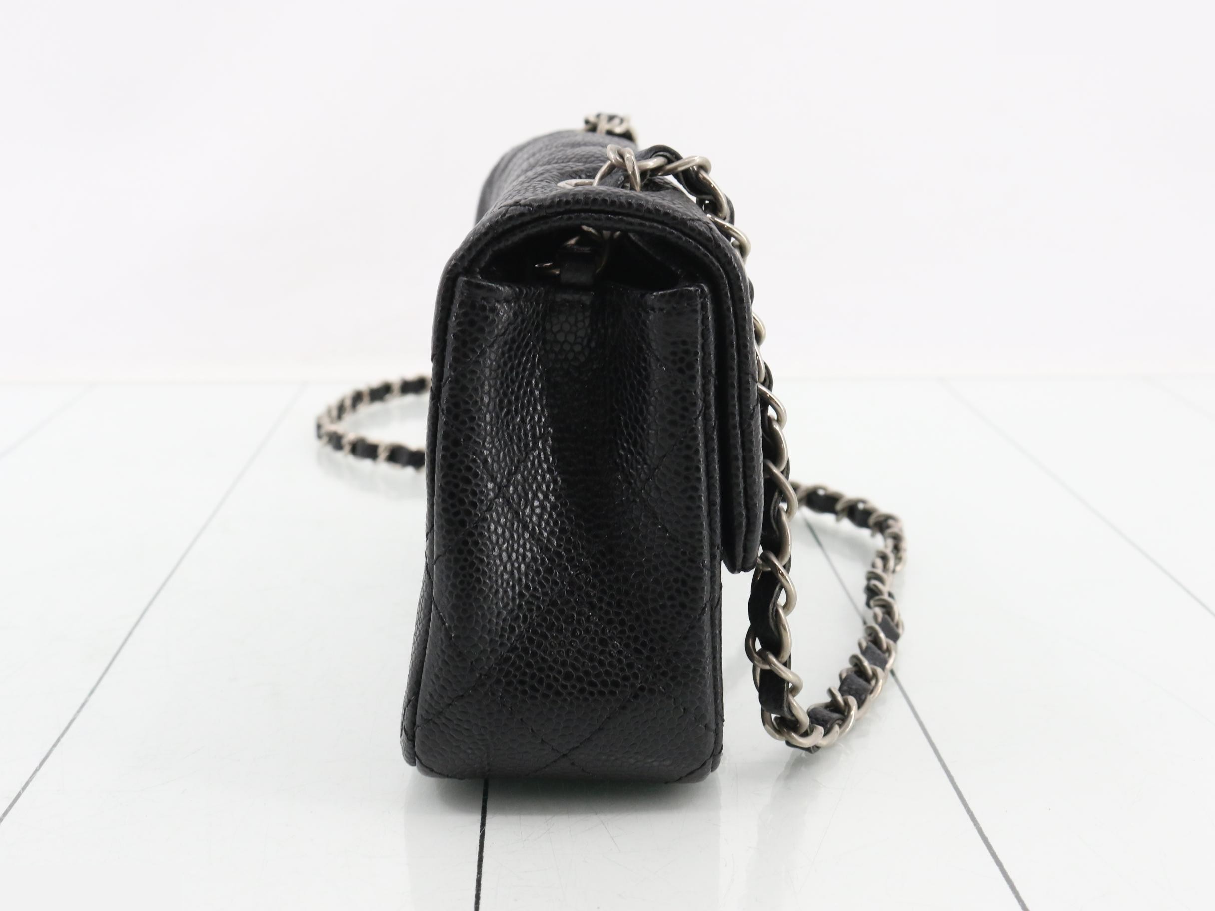 Matelassé Caviar Skin Chain Shoulder Bag — view 4