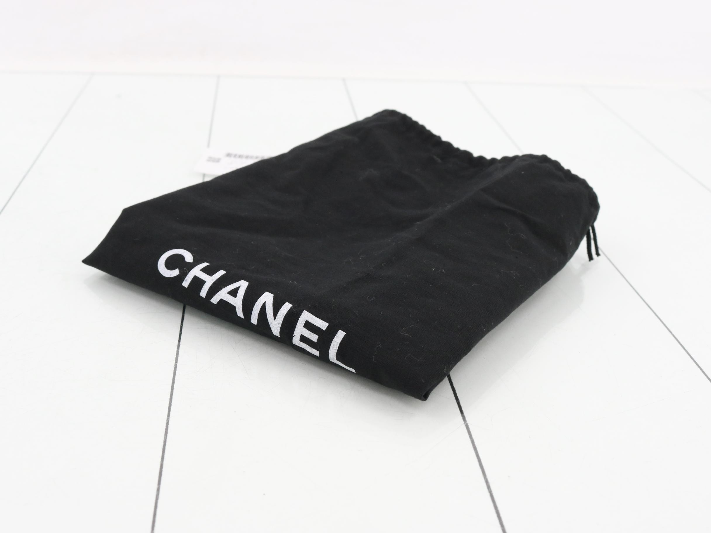 Matelassé Caviar Skin Chain Shoulder Bag — view 7
