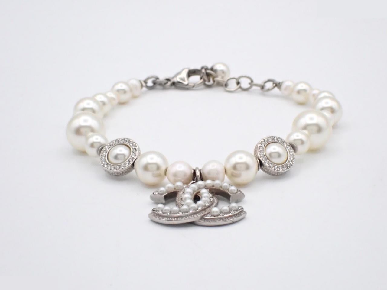 Pearl and rhinestone bracelet, wrist circumference approximately 17.5 cm