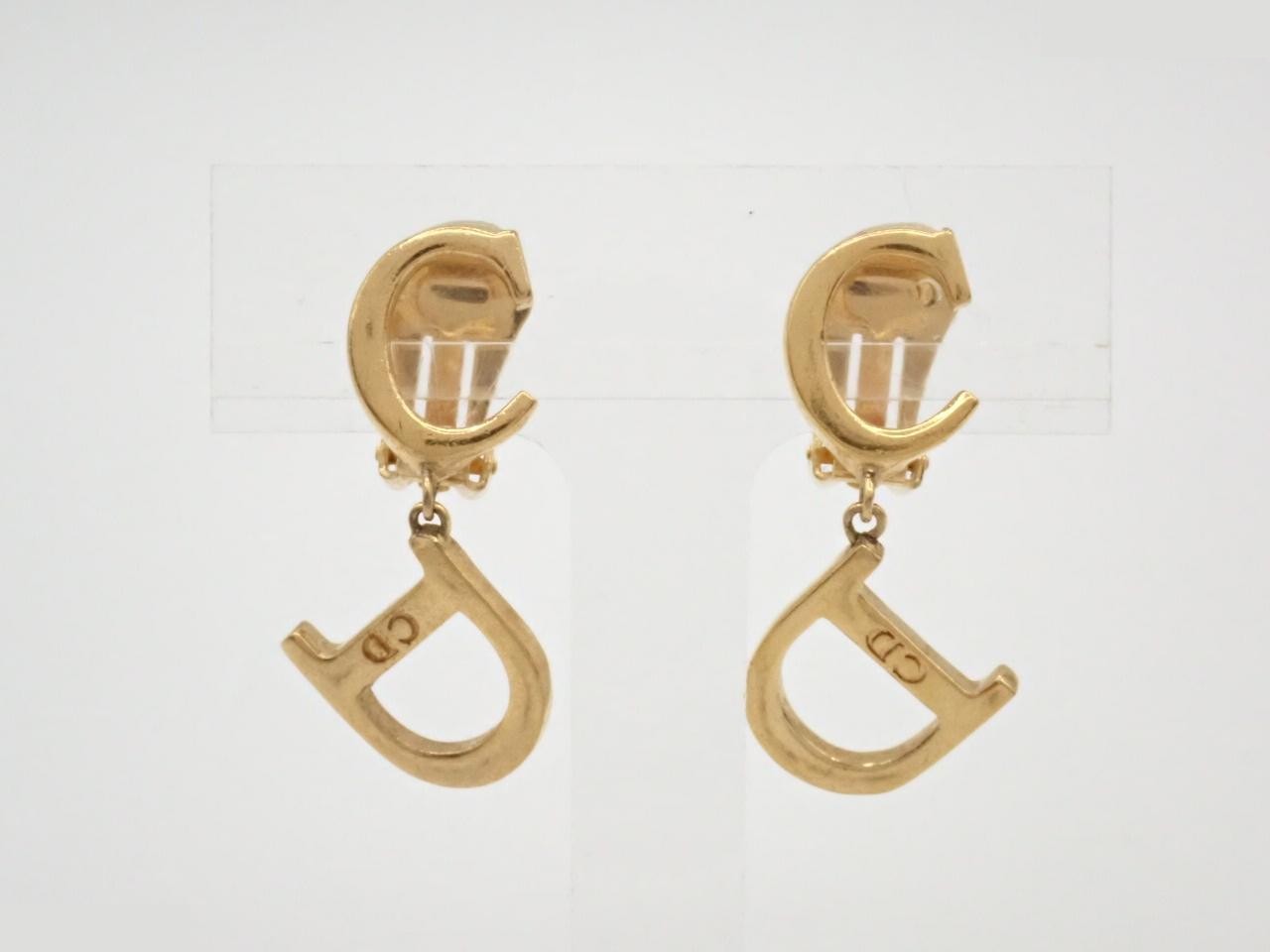 Other lines: Precious metals, earrings, logo, gold.