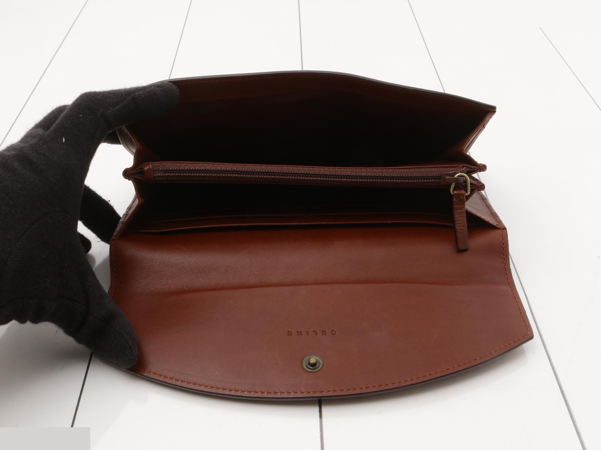 Other lines: Bags and Wallets — view 4