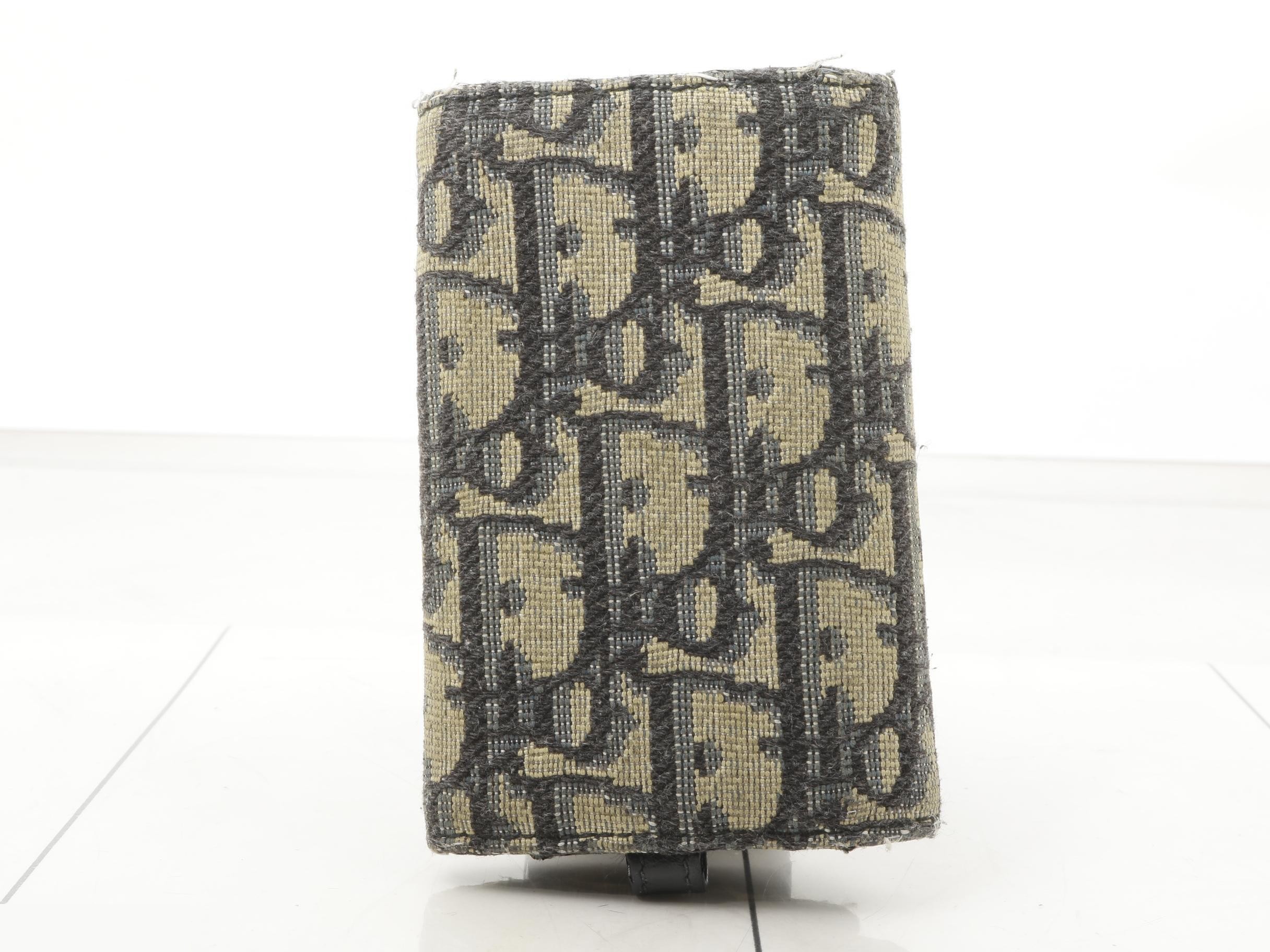 Key case — view 2