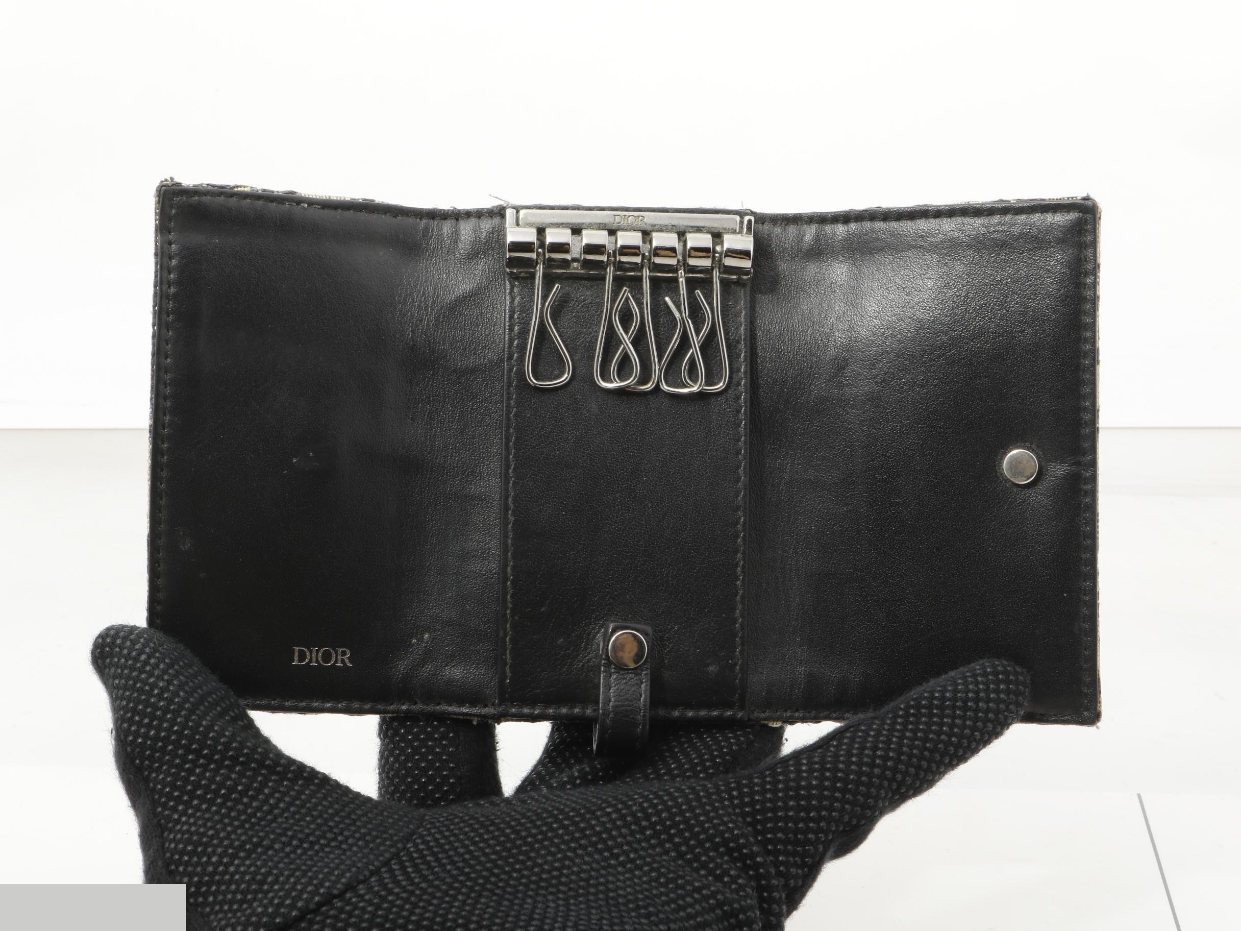 Key case — view 4