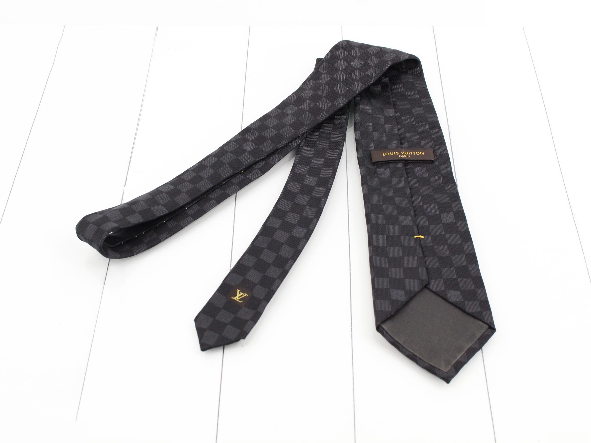 tie — view 2