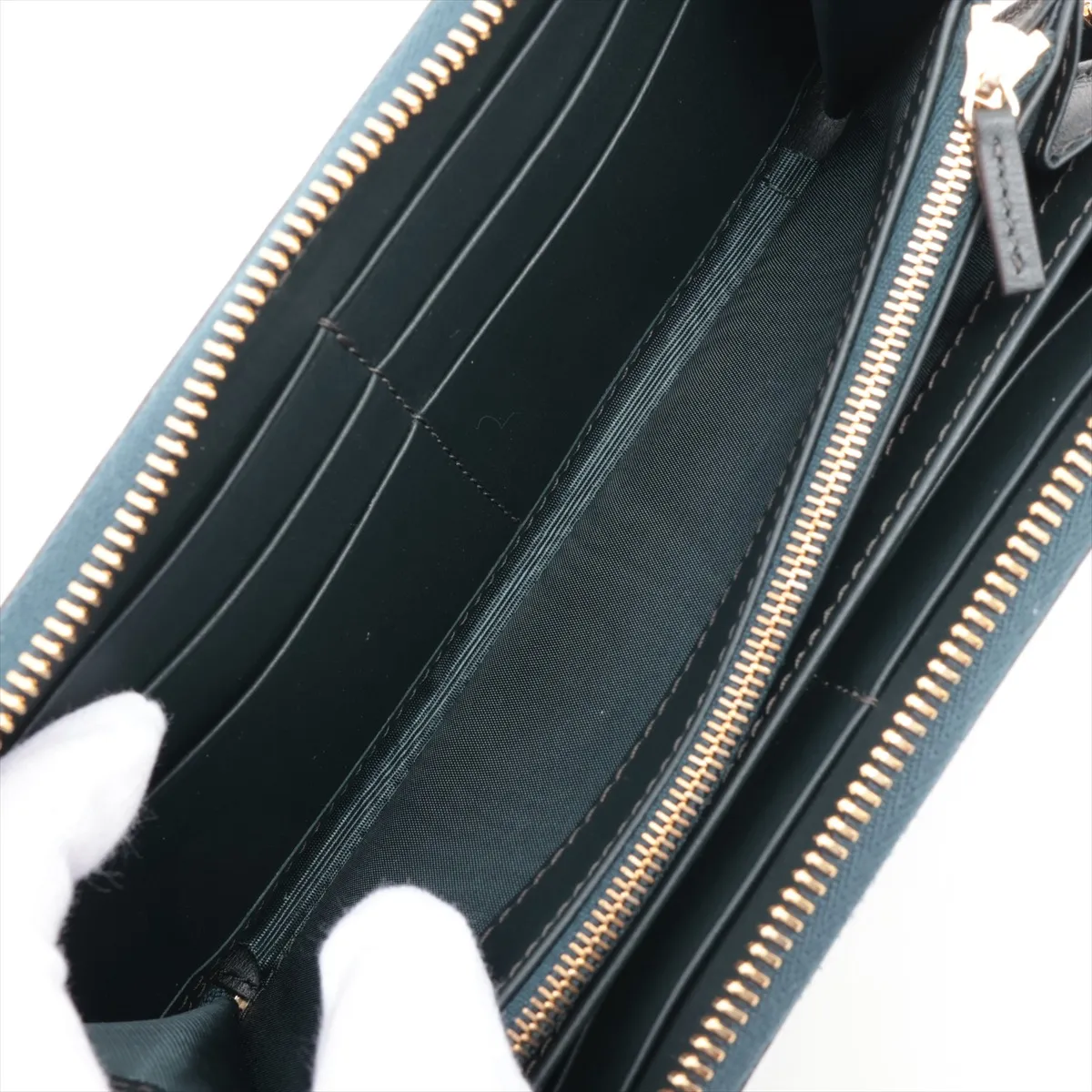 GG Marmont 739499 Crocodile Embossed Round Zip Wallet, Green. There is a thread pull mark inside the coin compartment. — view 4