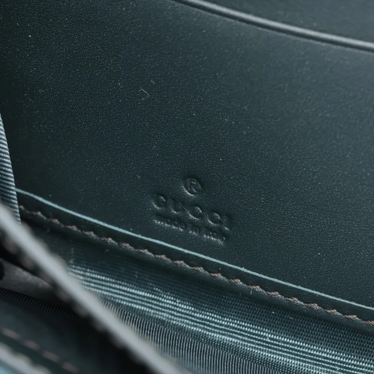 GG Marmont 739499 Crocodile Embossed Round Zip Wallet, Green. There is a thread pull mark inside the coin compartment. — view 8