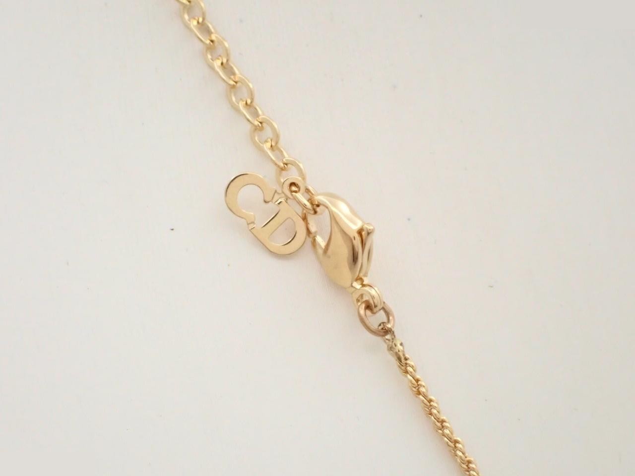 Other line: Precious metal necklaces and pendants, neck circumference approximately 50cm. — view 2