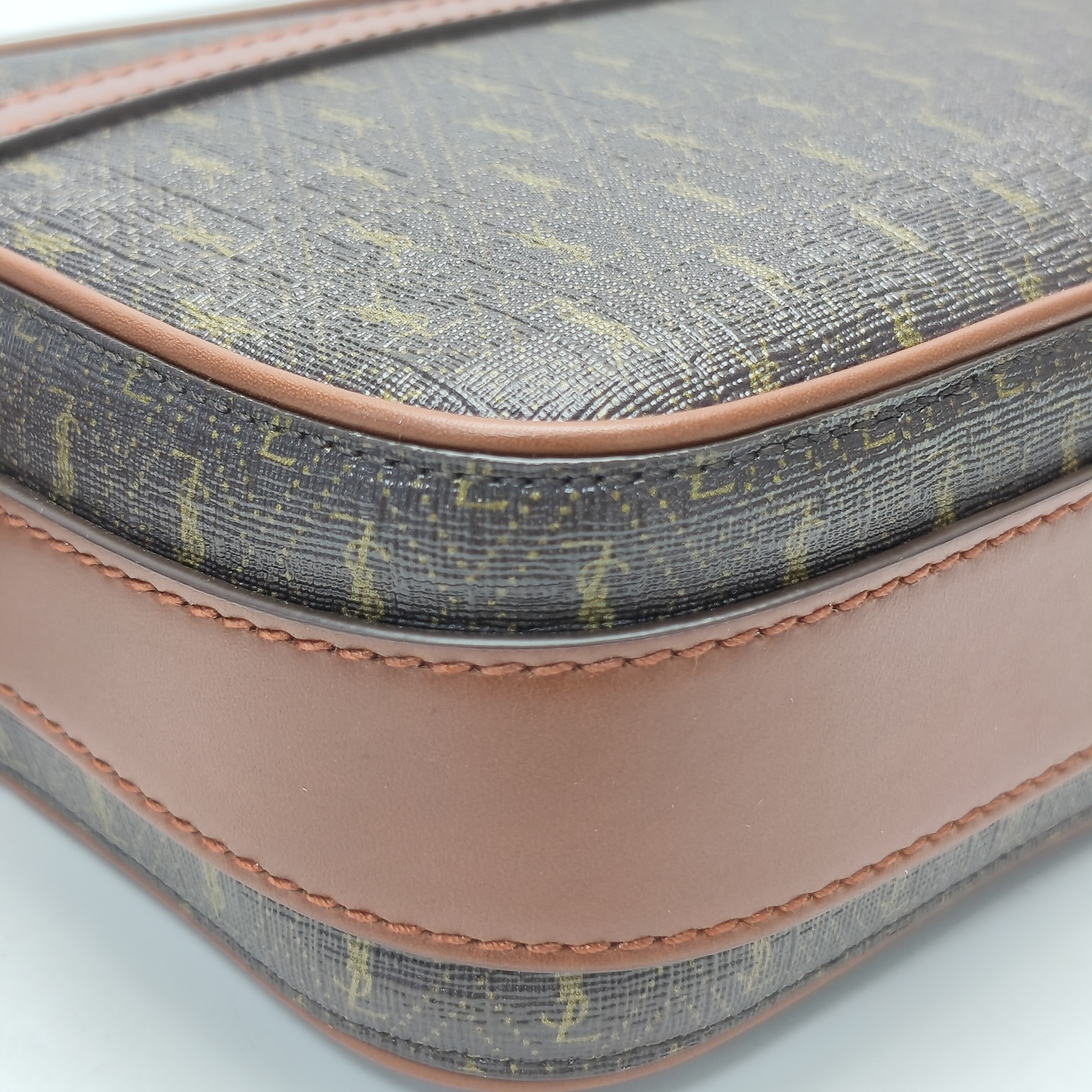 【*Shipped from: China*】Yves Saint Laurent PU Shoulder Bag — view 5