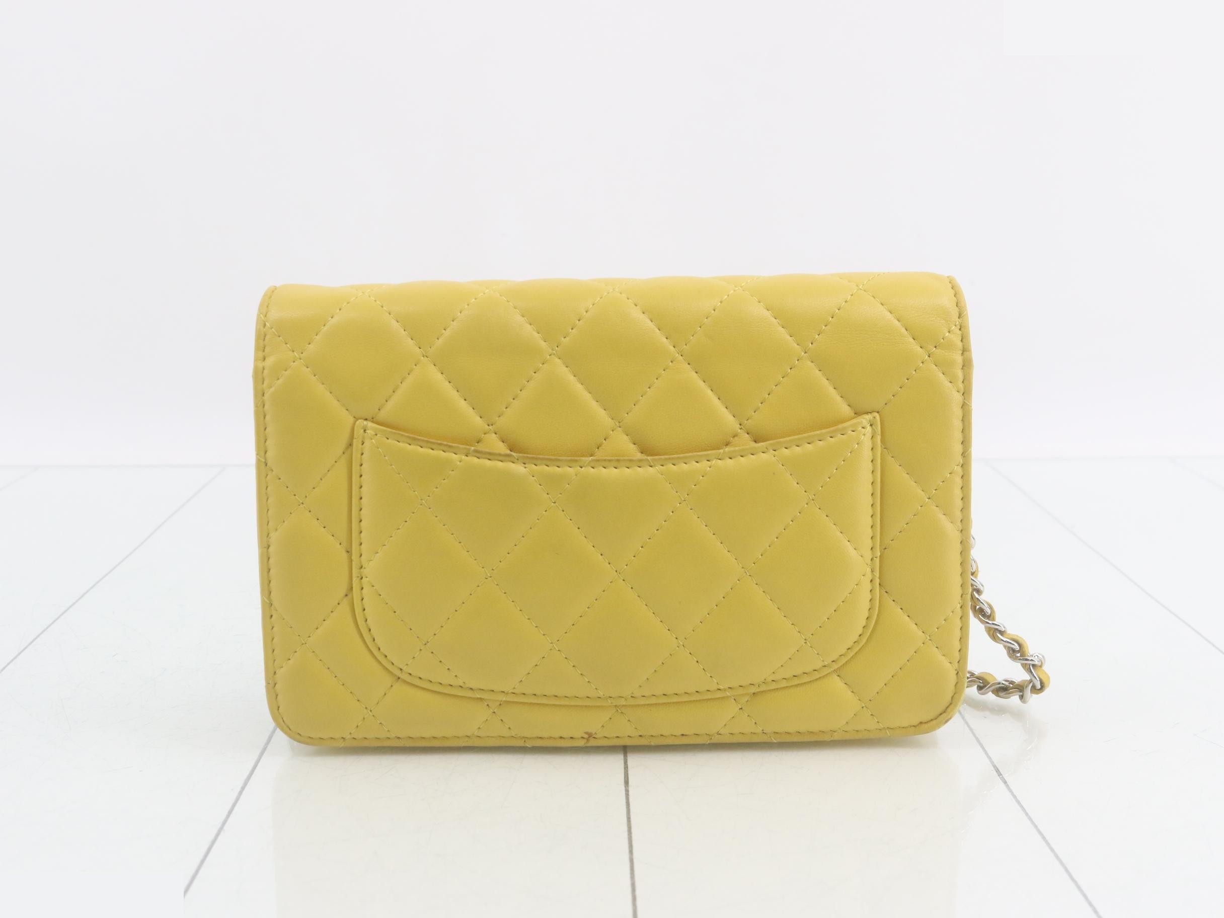 Matelassé lambskin chain wallet, yellow — view 2