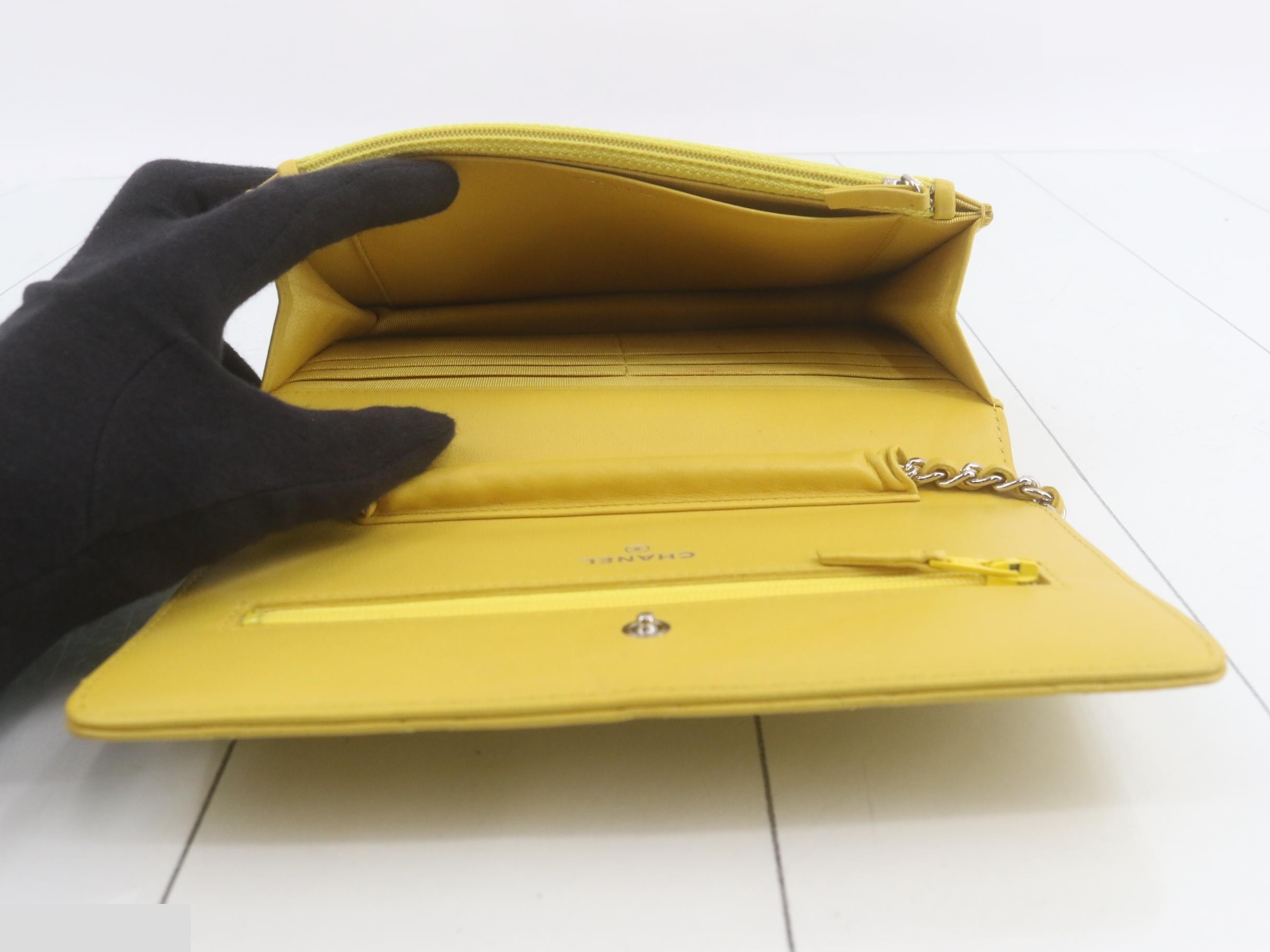 Matelassé lambskin chain wallet, yellow — view 4