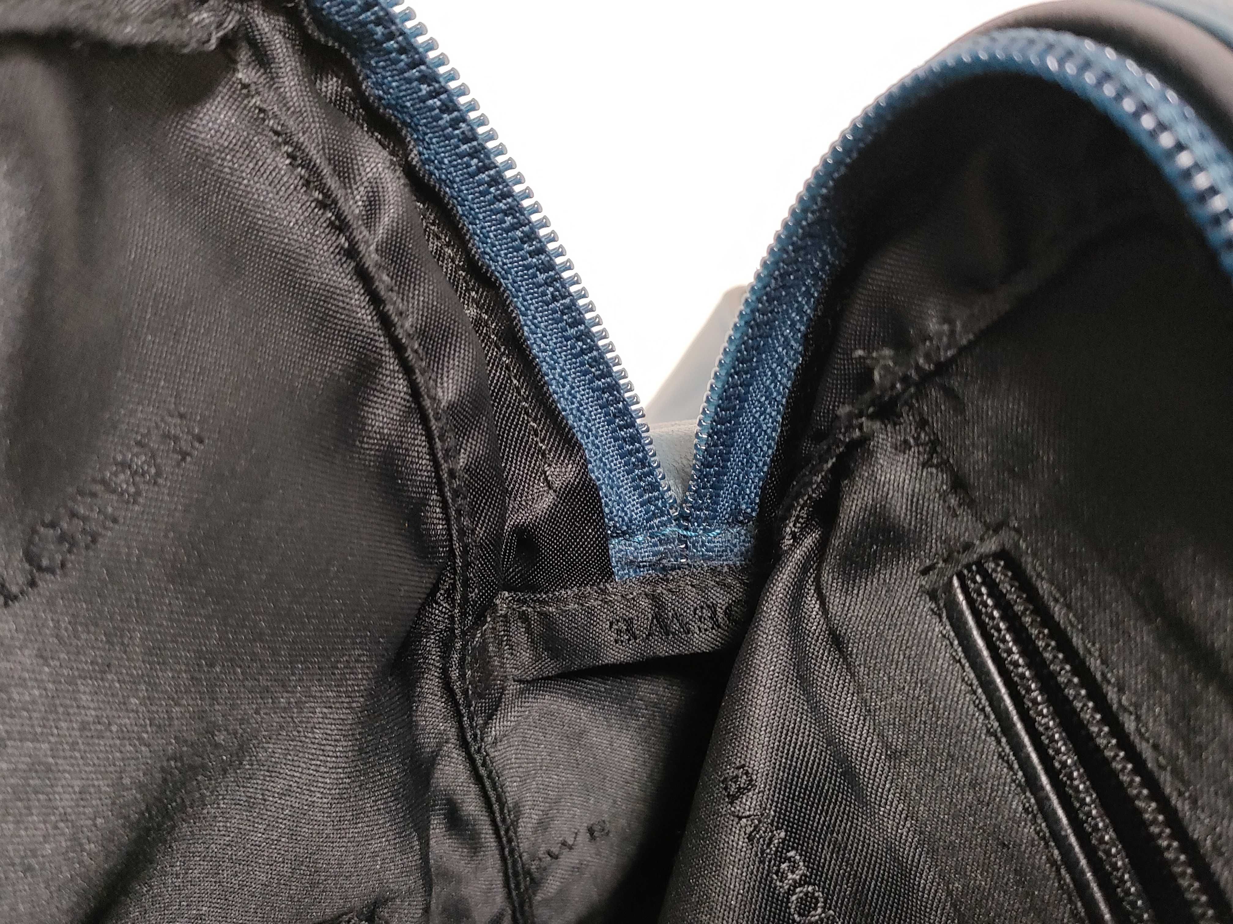 Anagram Leather Shoulder Bag — view 9