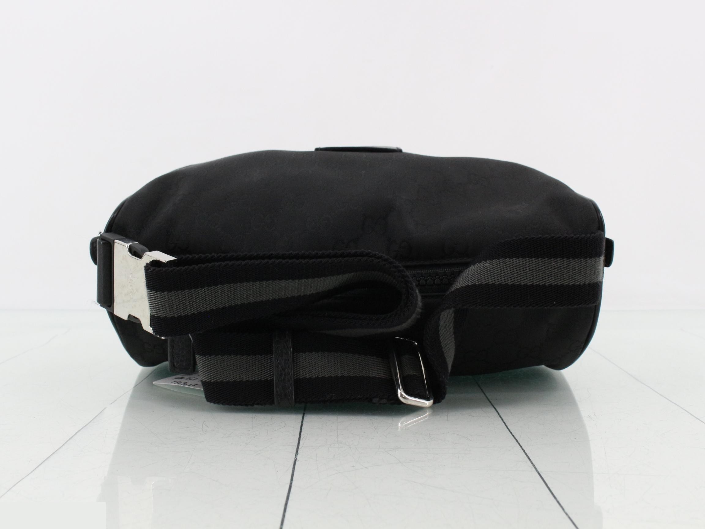 GG Canvas Body Bag — view 2