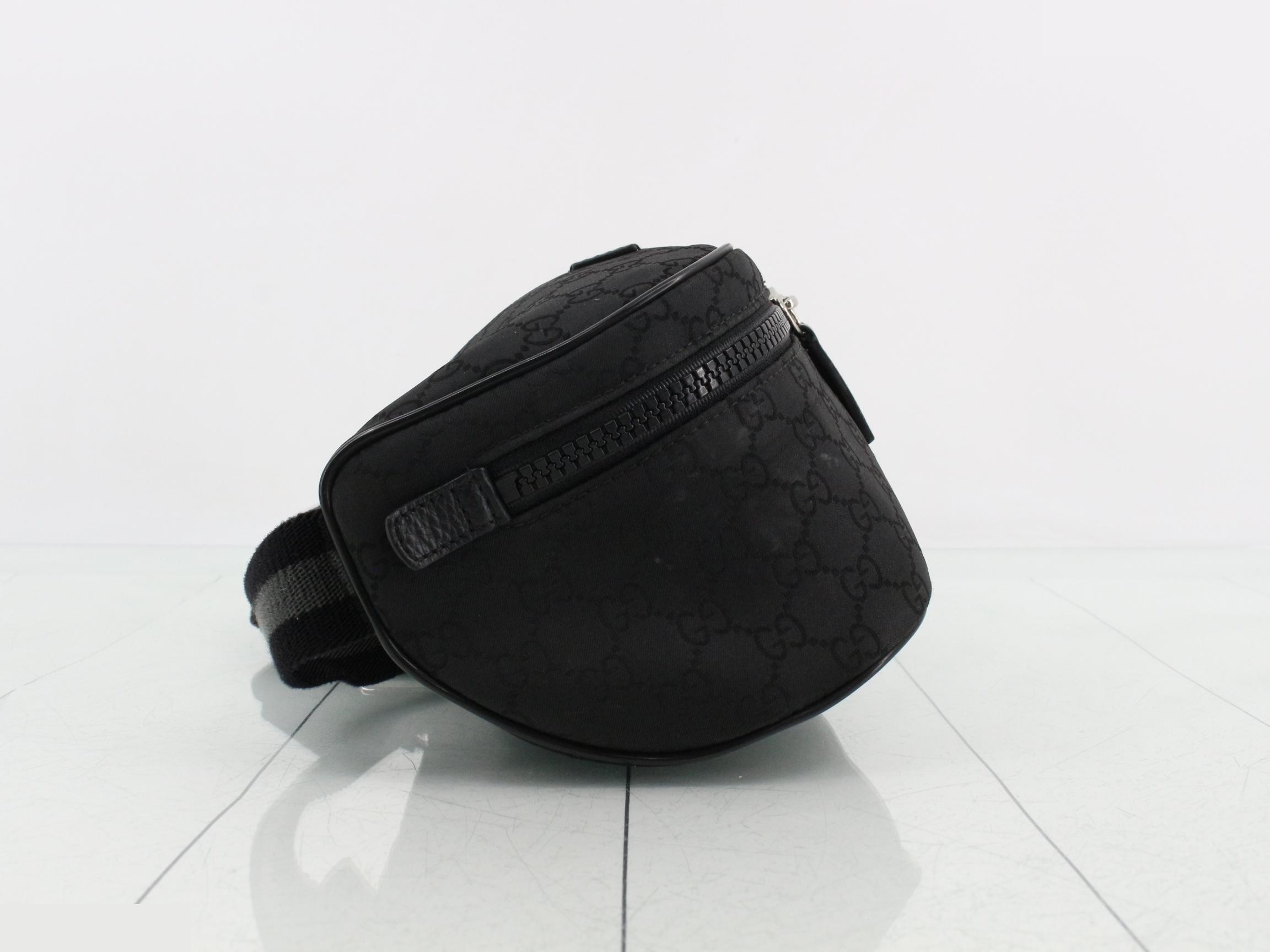 GG Canvas Body Bag — view 4