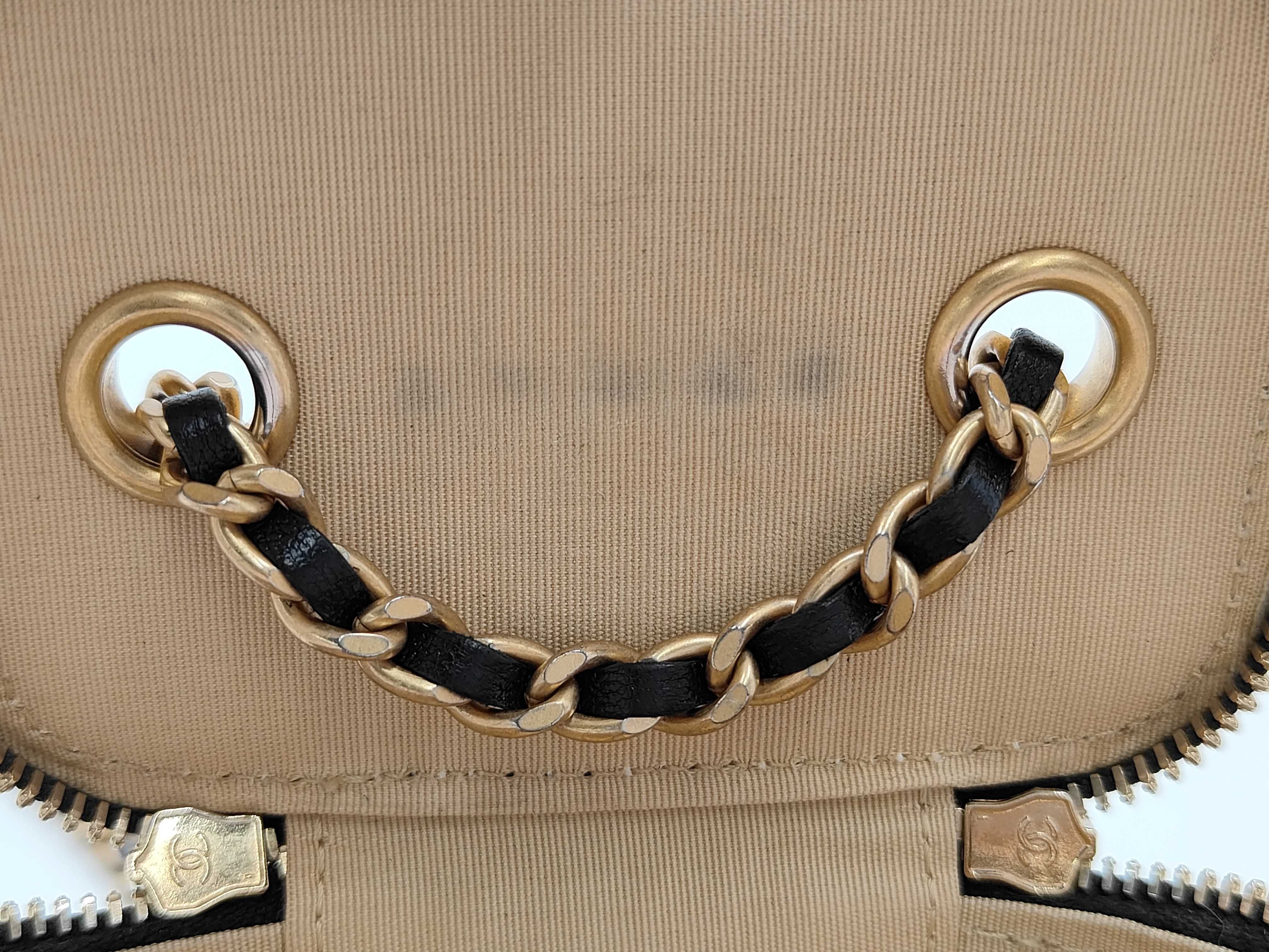 Vanity Chain Shoulder Bag — view 10